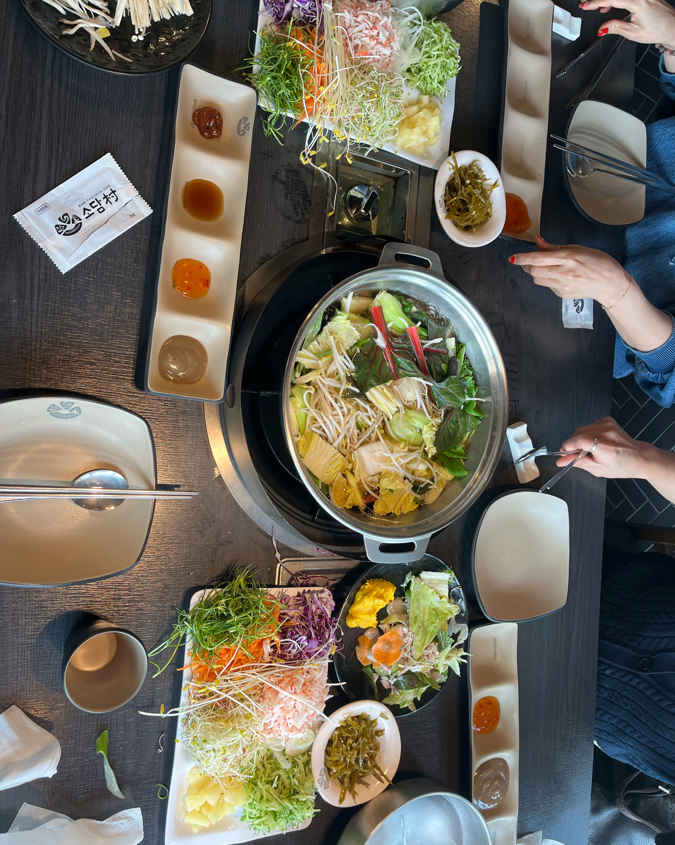 재료도 신선하고 육수도 맛있고 월남쌈 맘껏 먹을수 있어서 자주 방문해요 ㅎ - 부천역 맛집 소담촌 부천역점