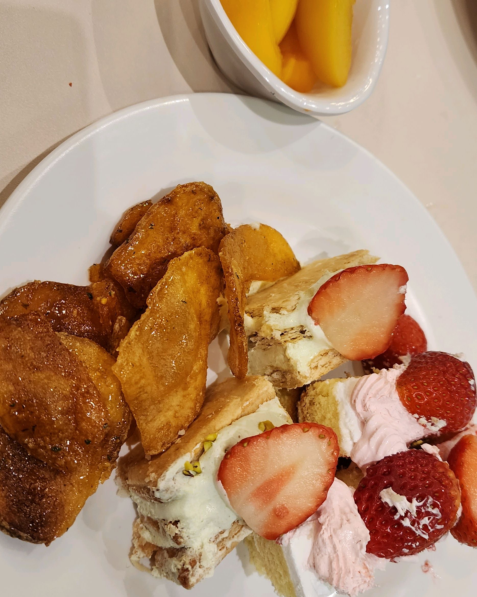 평일인데도 자리가 거의꽉찼네요 운좋게 웨이팅없이 - 청량리 맛집 애슐리퀸즈 롯데백화점 청량리점