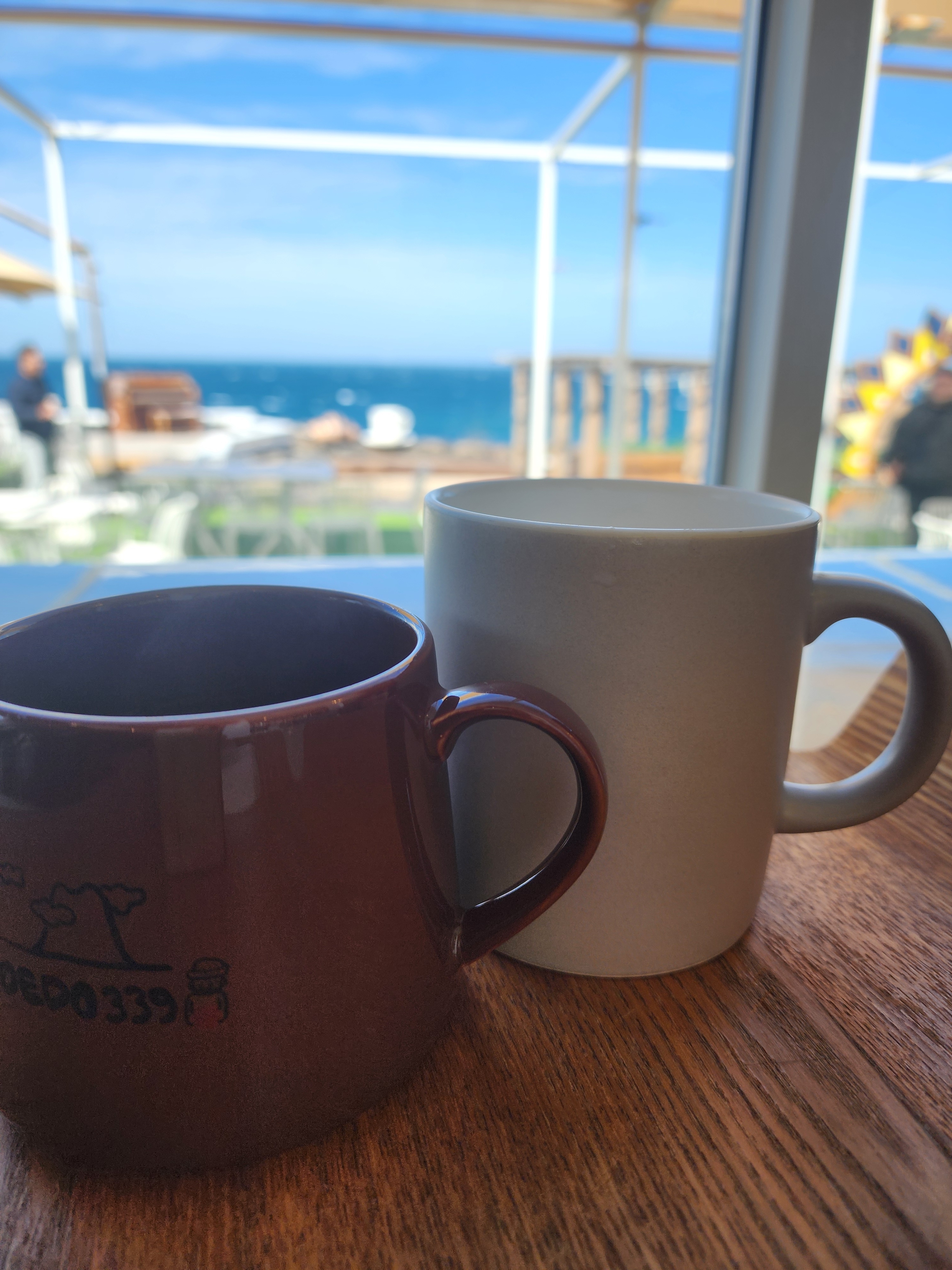 바람 조금부는 오늘 차한잔하기 좋네요. 에그마요빵 맛있겠어요^^ - 제주 맛집 외도339