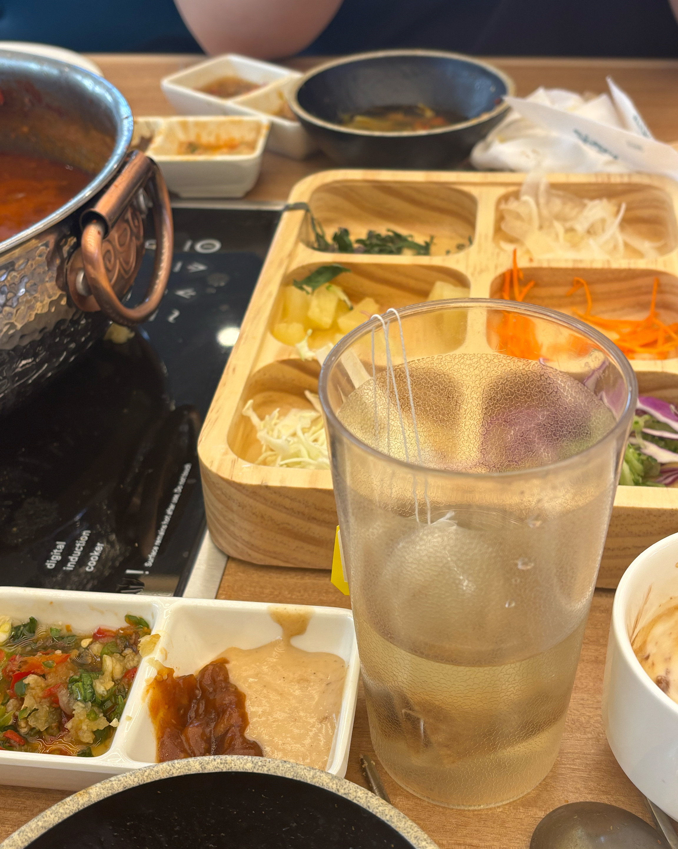 메뉴가 다양해서 샤브샤브 먹으면서 다른 것도 먹을 수 있어서 좋았어요 ! 평일에 오니 사람