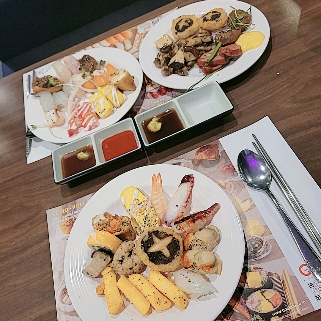 가운데 버섯 개맛도리 버섯이랑새우살이랑 합쳐서 튀긴거예요 - 대전 은행동 맛집 추천 쿠우쿠우 대전점