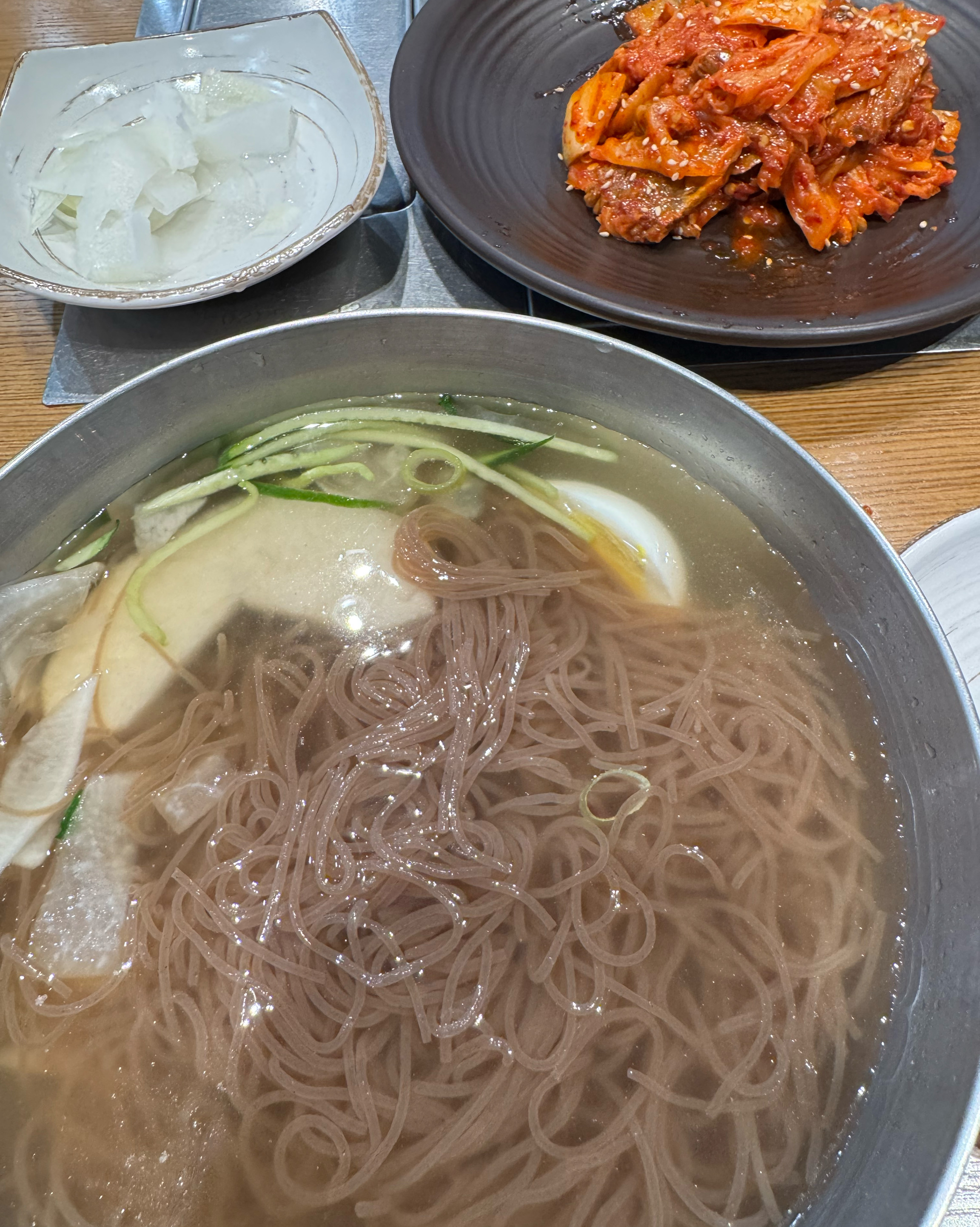 사리원면옥 둔산본점 먼저 갔다가, 들어갔는데 안내도 없고 무시하고 생까길래 그냥 바로 나왔
