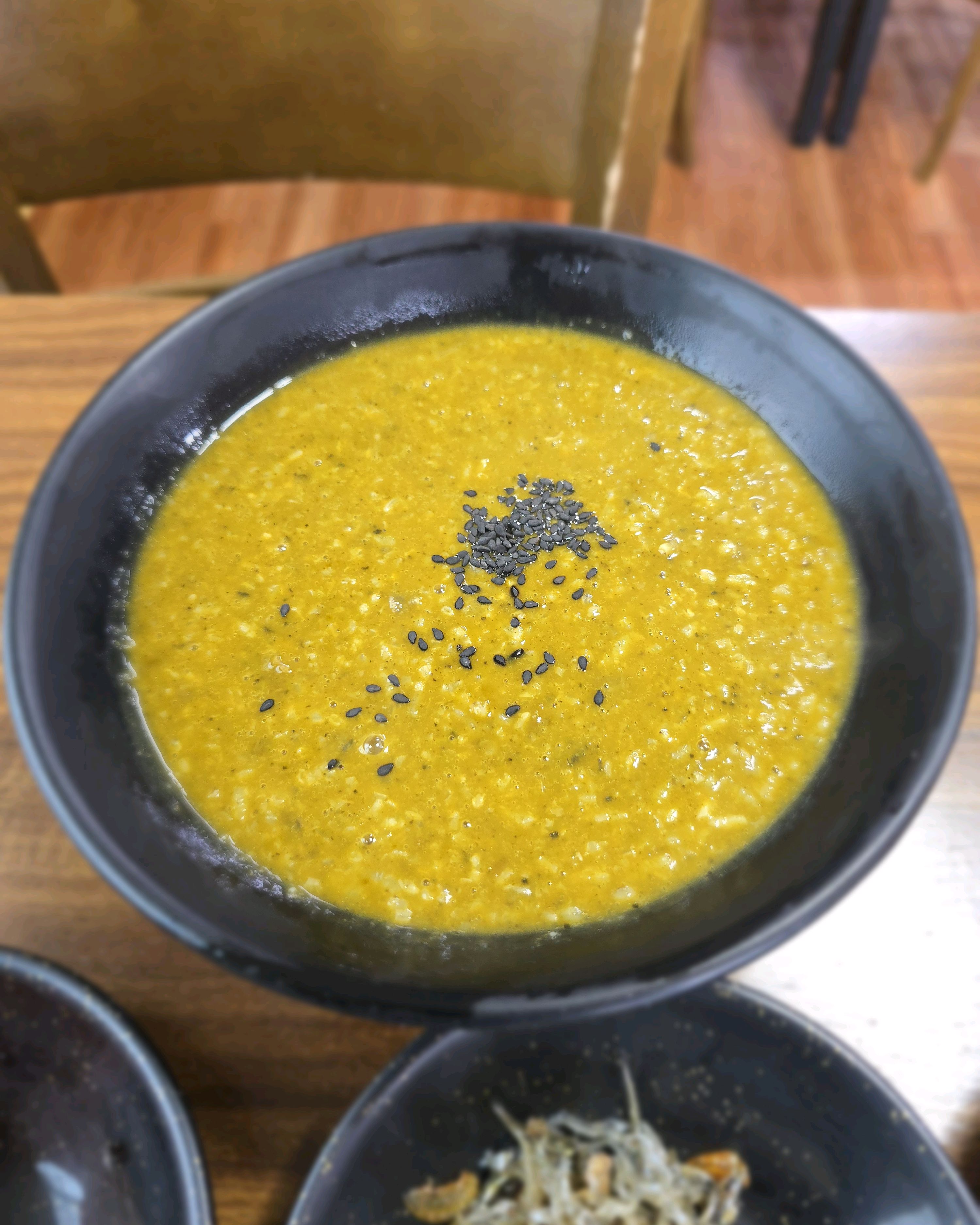 홍해삼물회와 전복죽을 주문했는데 두 가지 모두 제주 와서 먹은 물회와 전복죽 중 최고였어요