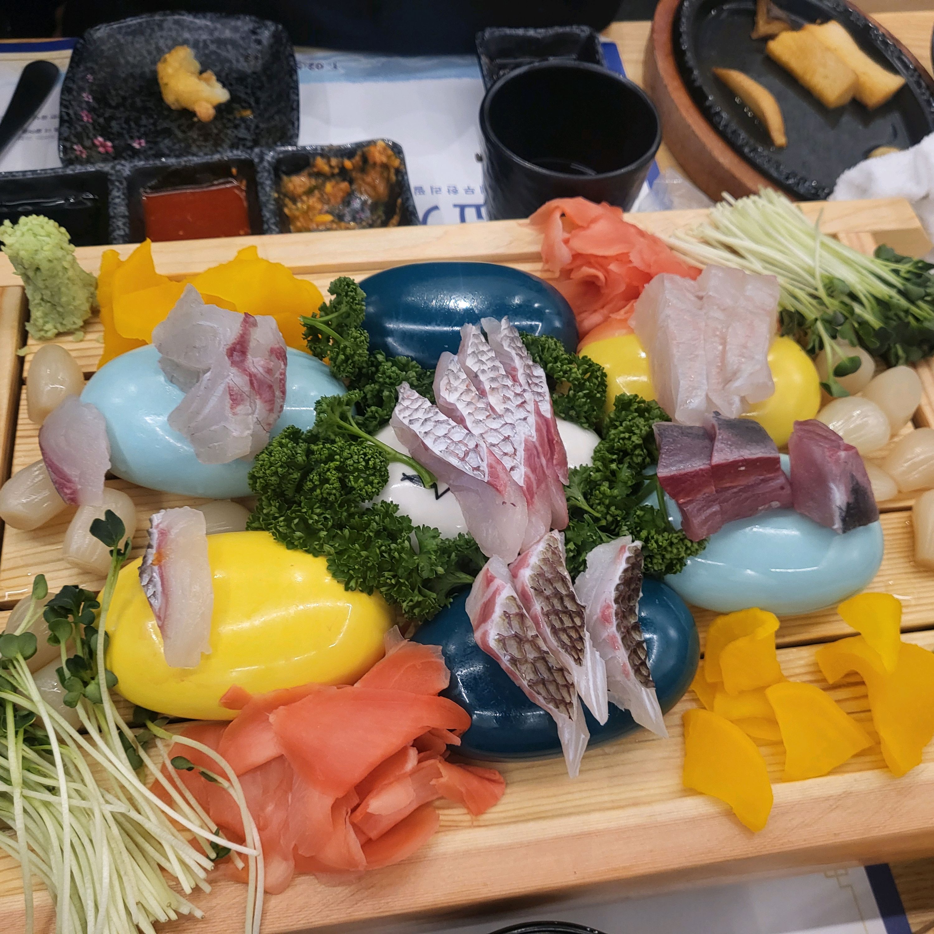 처음와봣는데 회도 너무 싱싱하고 맛있어요! - 논현역 맛집 물고기자리 논현점