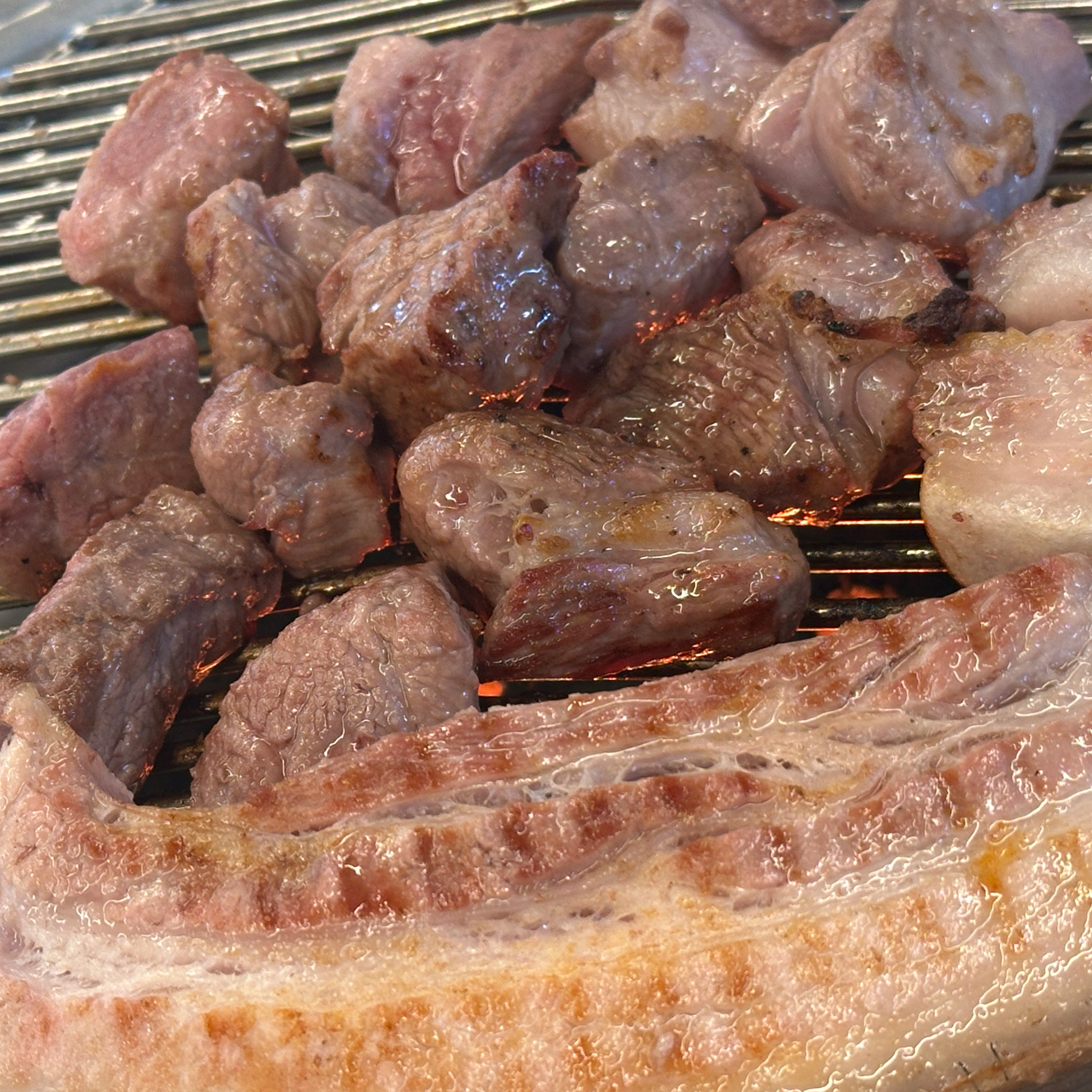 정말로 제주도 갈 필요가 없어요… 너무맛있거 고기질도 진짜좋습니다. 양도푸짐하고 꼭 김치찌