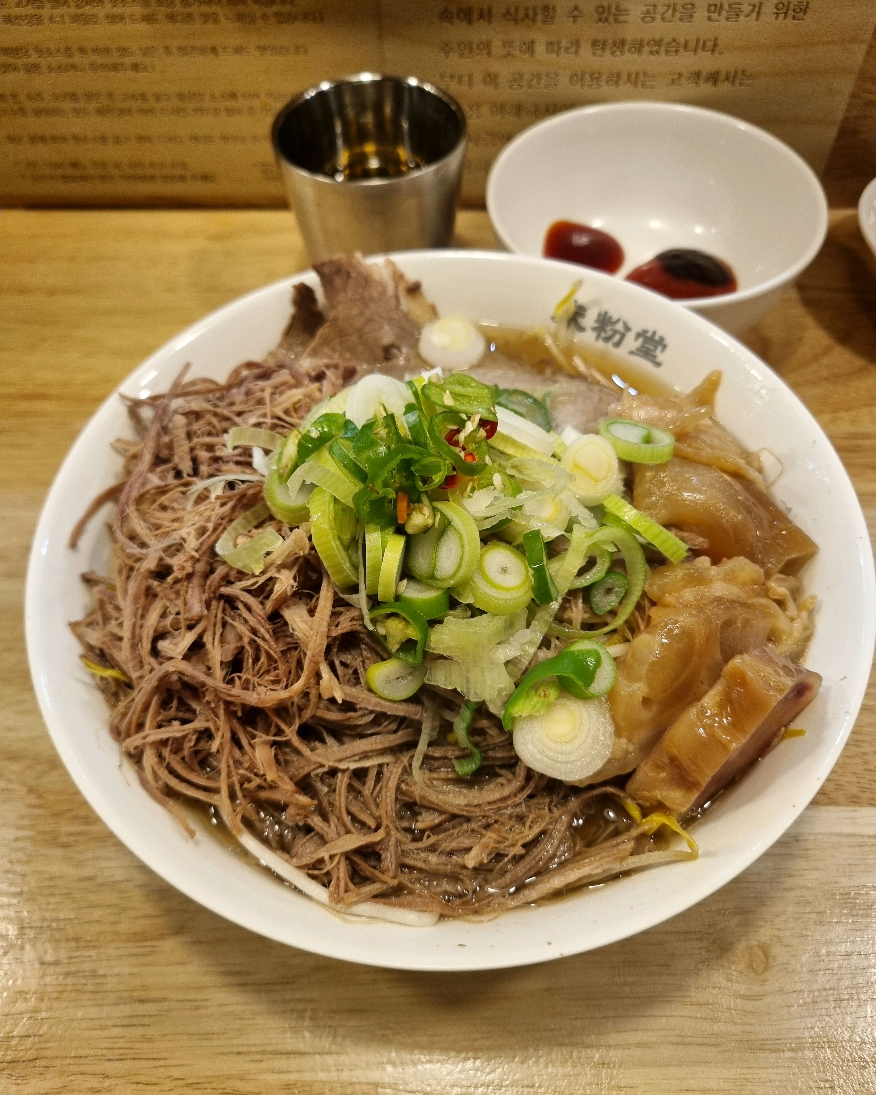 양이 정말 푸짐하네요 바 형식 테이블에 간단하게 식사하기 좋아요~~ 음식도 빨리나옴 - 부산 기장 맛집 미분당 동부산오시리아점