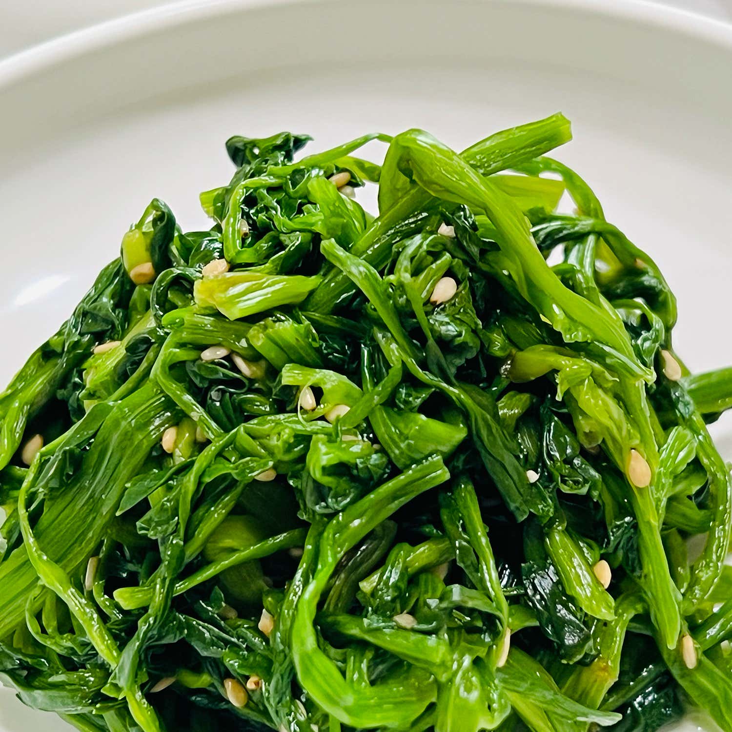 밥과 함께 차려진 밑반찬