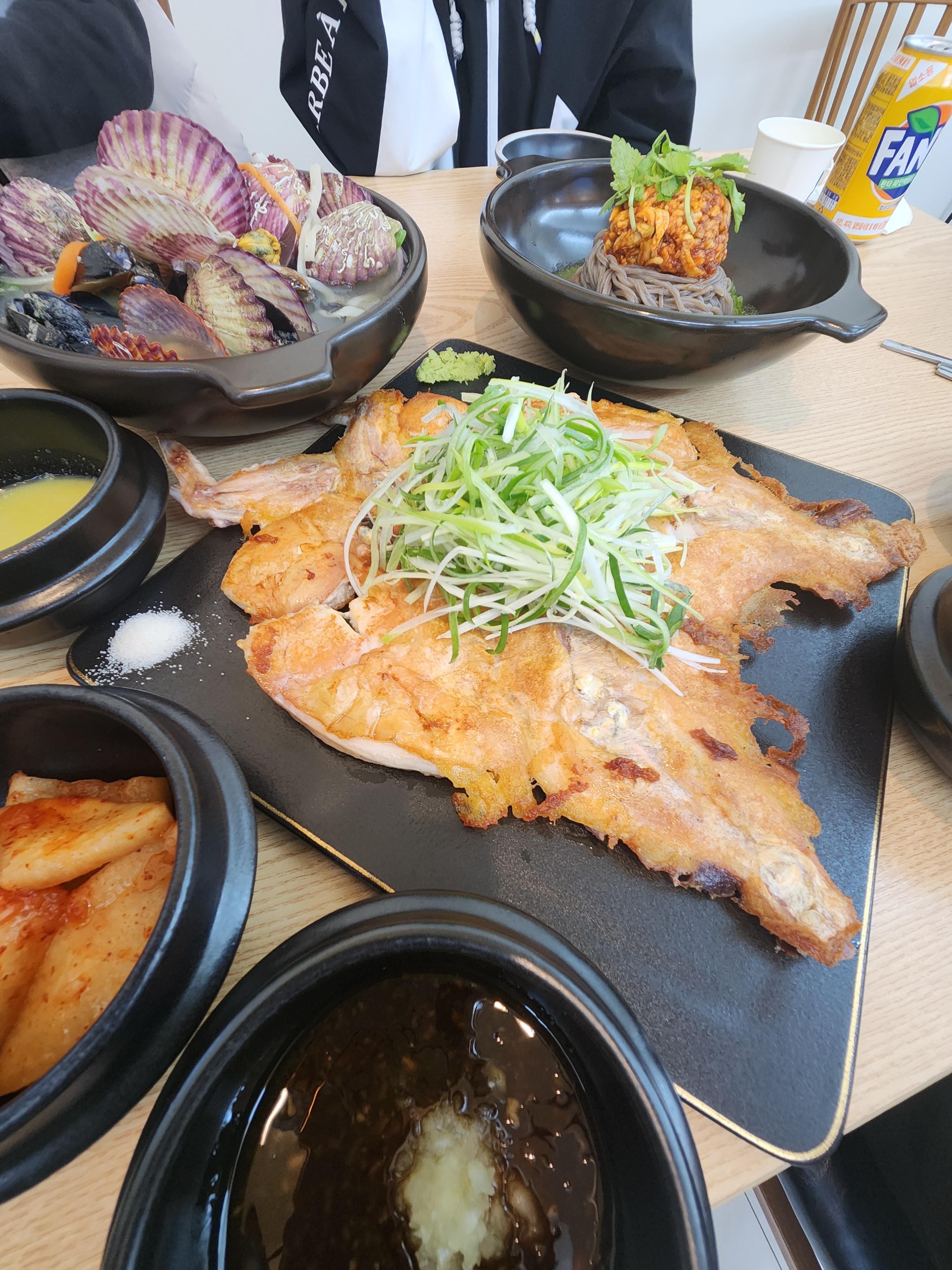 친절하고 뷰도 마음에듭니다~~음식도 깔끔하고 특별한날 좋은사람과 오면 좋을듯합니다, 음식도