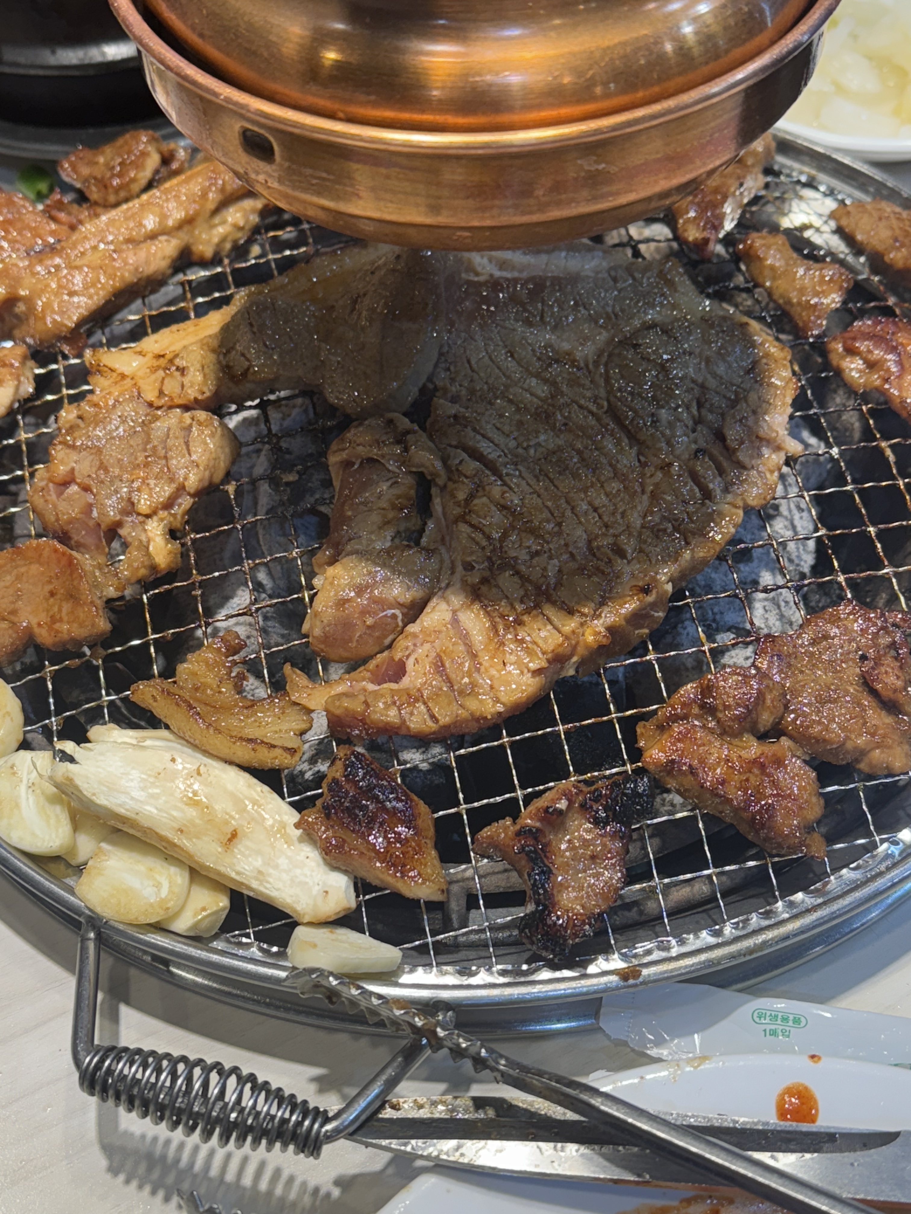가족모임으로 집 가까운곳으로 갈려고 우연히 방문했는데 예상보다 고기도 맛있고 구성도 좋고