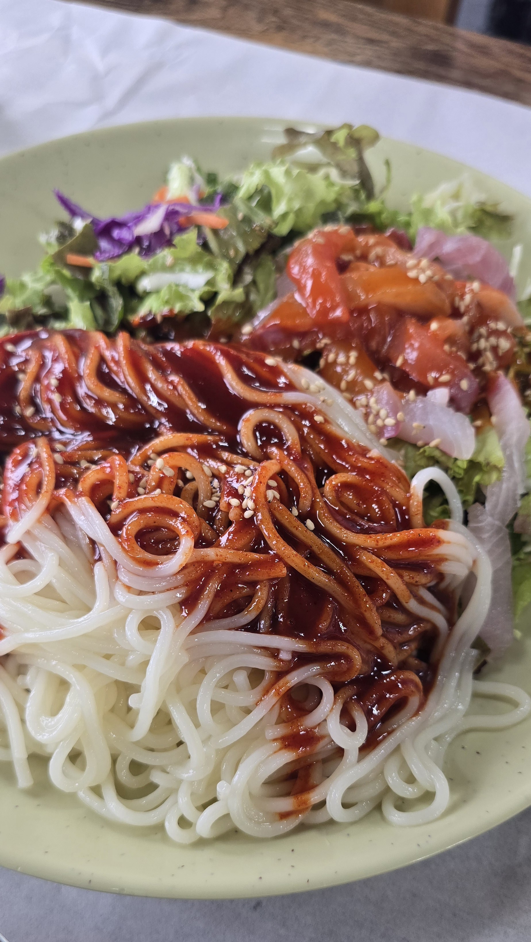 중면이 도톰해서 쫄깃하고 너무 좋았고 셍게국수나 회국수 둘다 맛있으나 - 제주 맛집 해녀촌