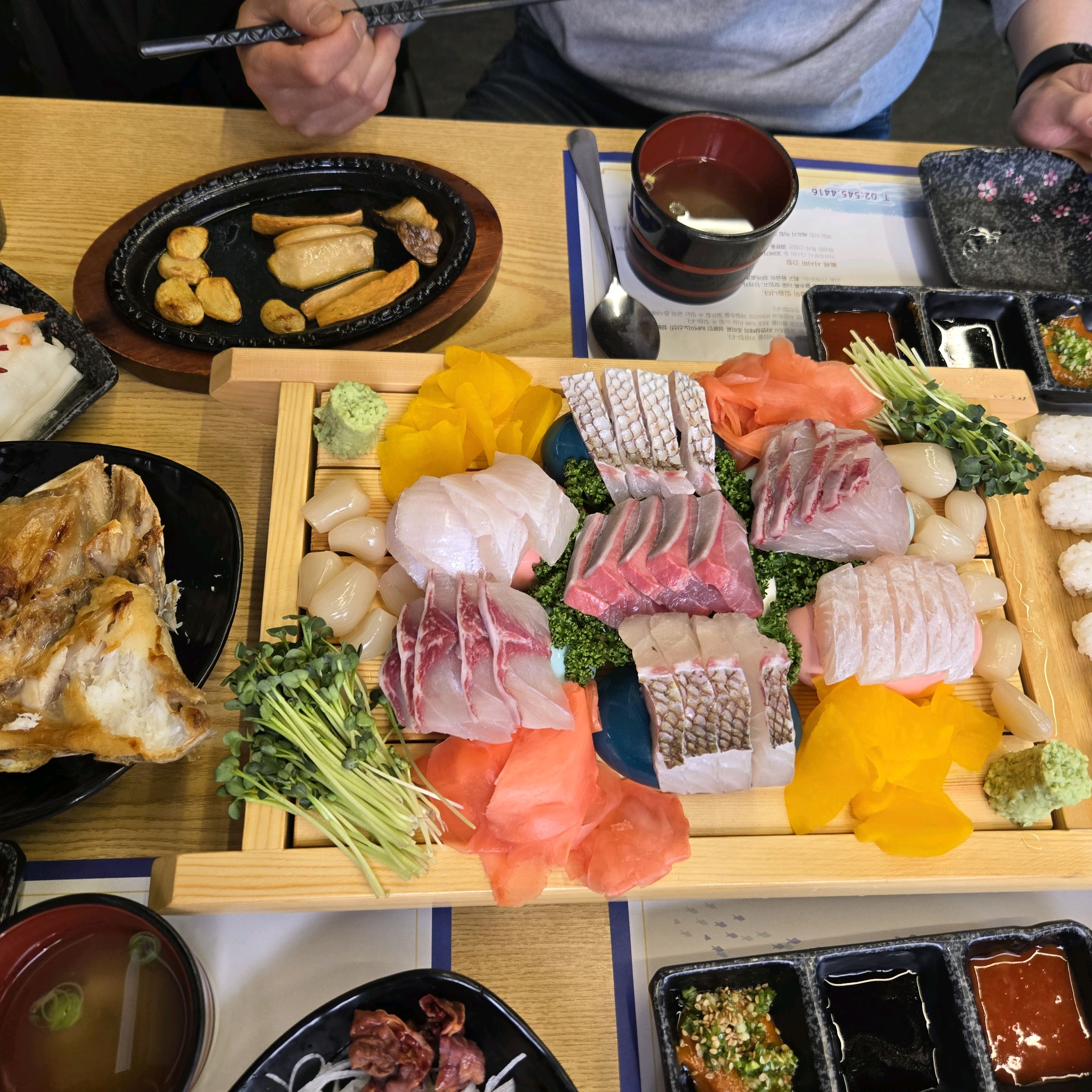 지인에게 너무 강력히 추천 받아서 가족과 함께 주말 데이트 겸 들러 봤어요. - 논현역 맛집 물고기자리 논현점