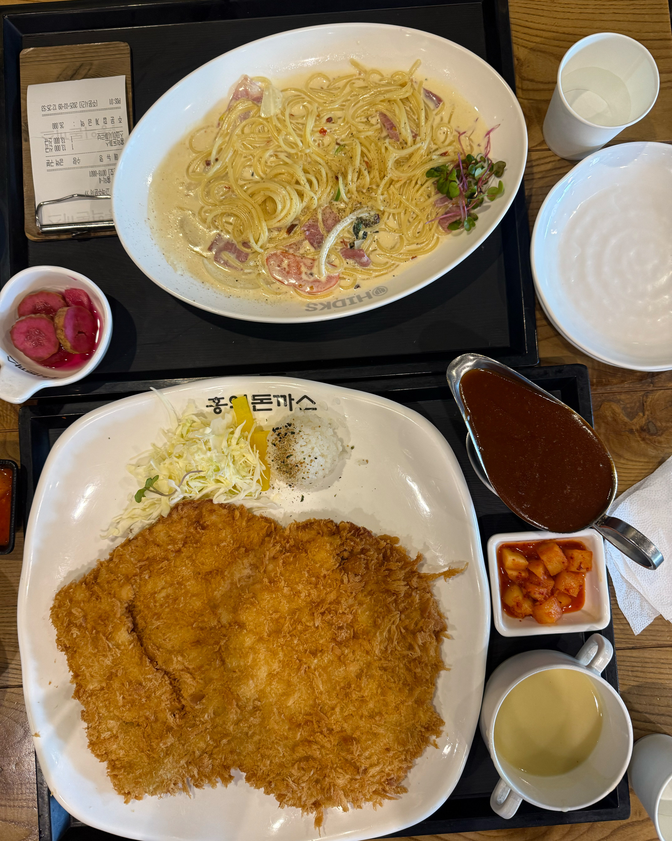 돈까쓰는 양이 엄청 많은데, 파스타는 솔직히 그 가격에는 양이 적은 것 같습니다. - 복현오거리 맛집 홍익돈까스 대구복현점