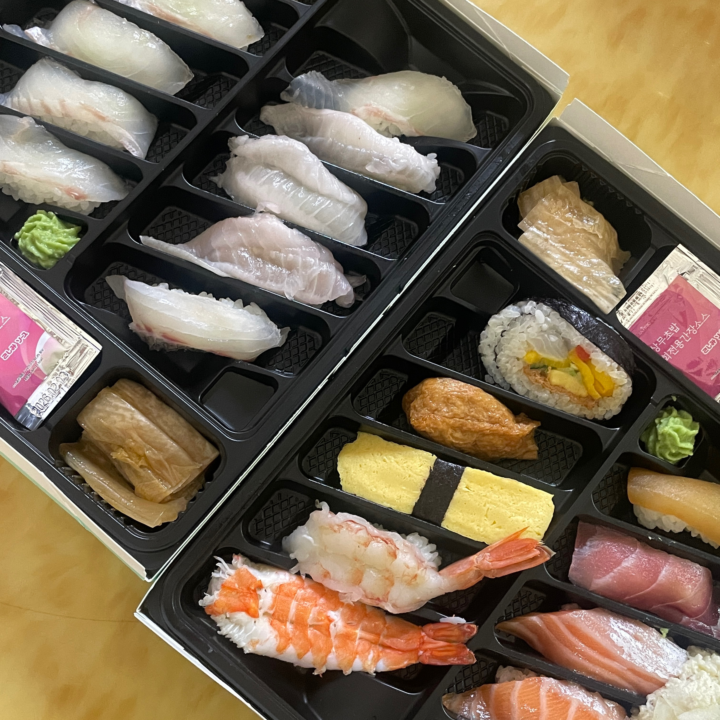 예전에 본점에서 맛있게 먹었던 기억이 있어서 시켜봤는데, 회가 너무 얇고 밥도 전체적으로