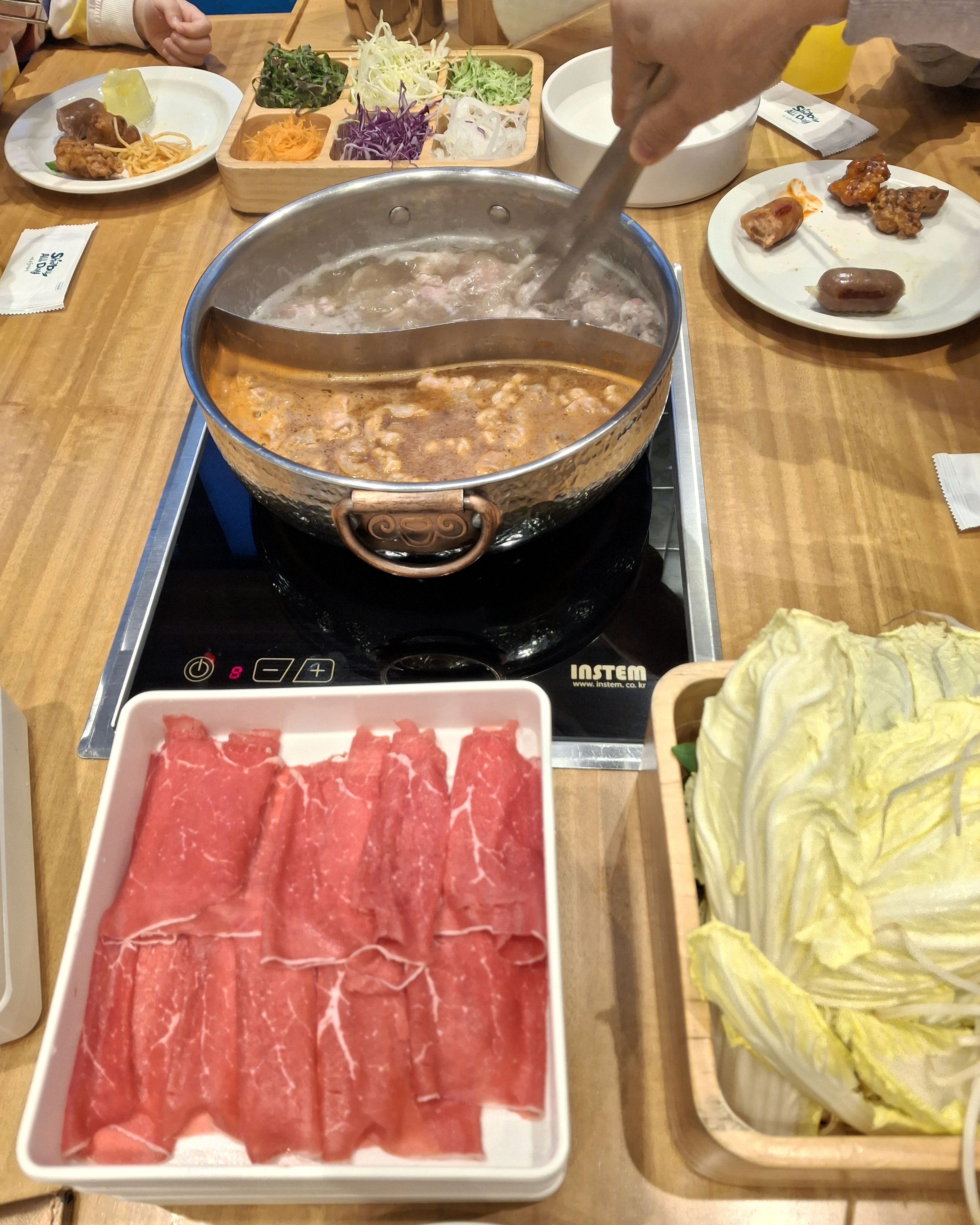 매장도 음식도 깔끔하고 맛있어요 - 창원 가음동 맛집 샤브올데이 창원성산점