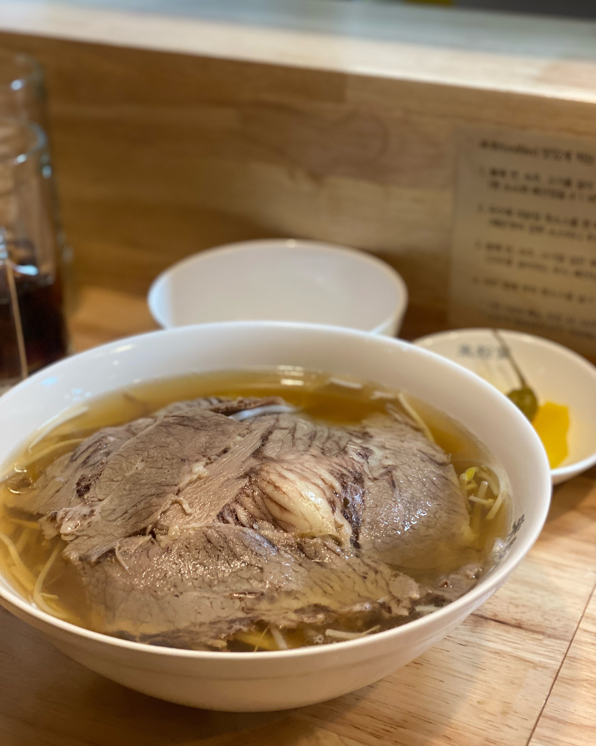 아이랑 먹으러 갔는데 쌀국수 위에 올라가는 대파랑 고추 올릴지 말지 먼저 물어봐주셔서 좋았