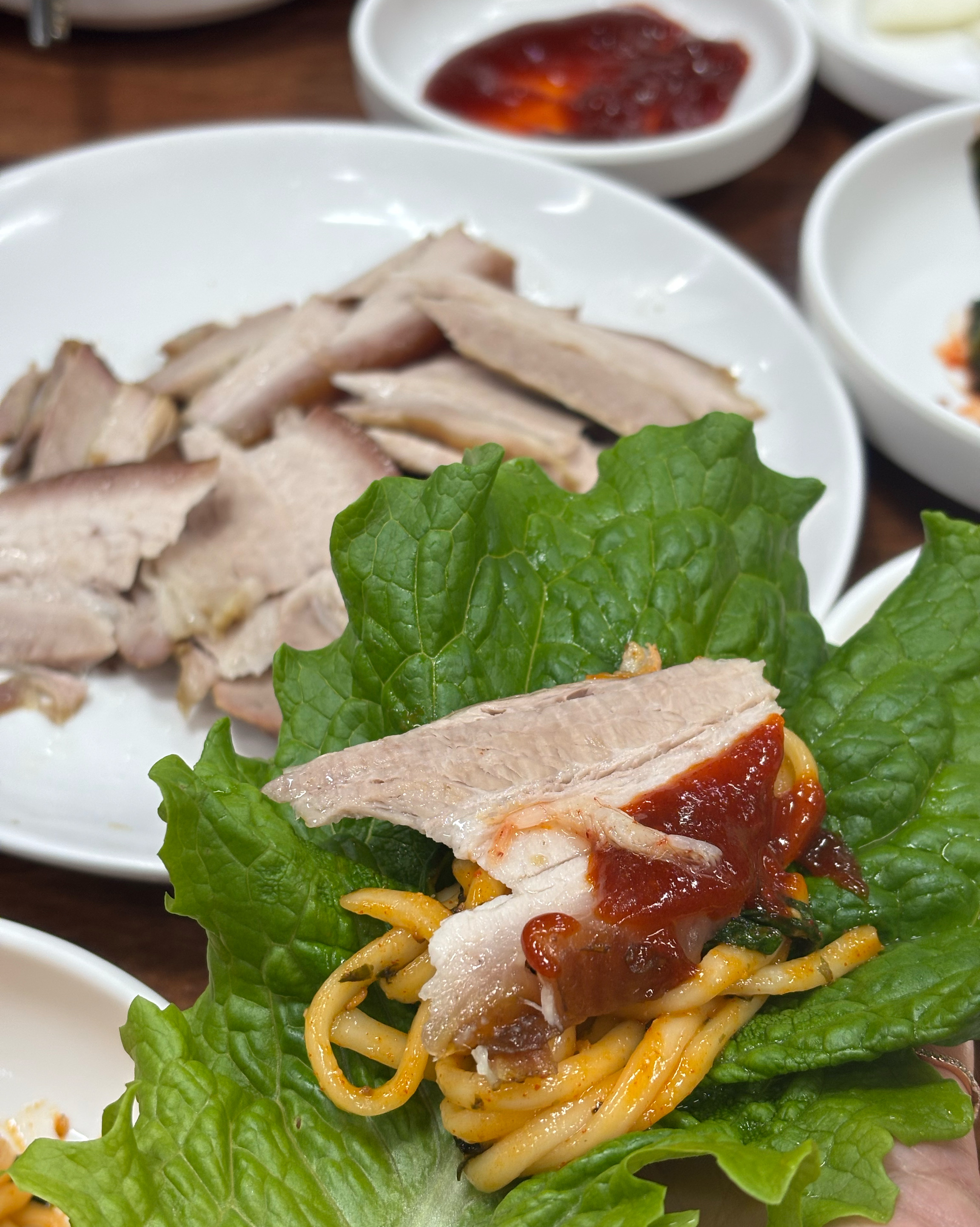 온비빔칼국수와 수육의 조화는 최고!! - 대전 맛집 대선칼국수 본점