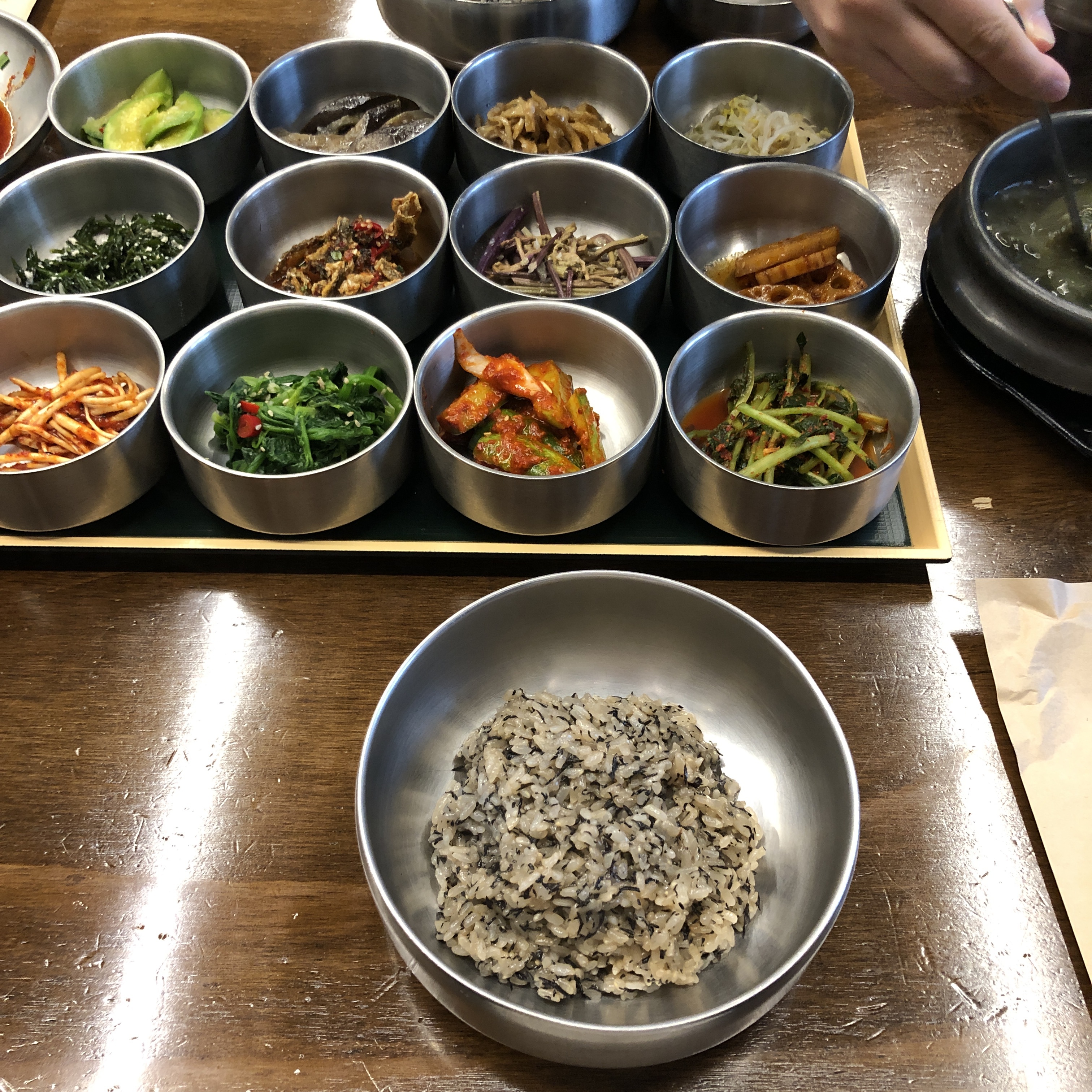 반찬 구성이 다양하고 맛있어요 - 대전 맛집 둥지톳밥