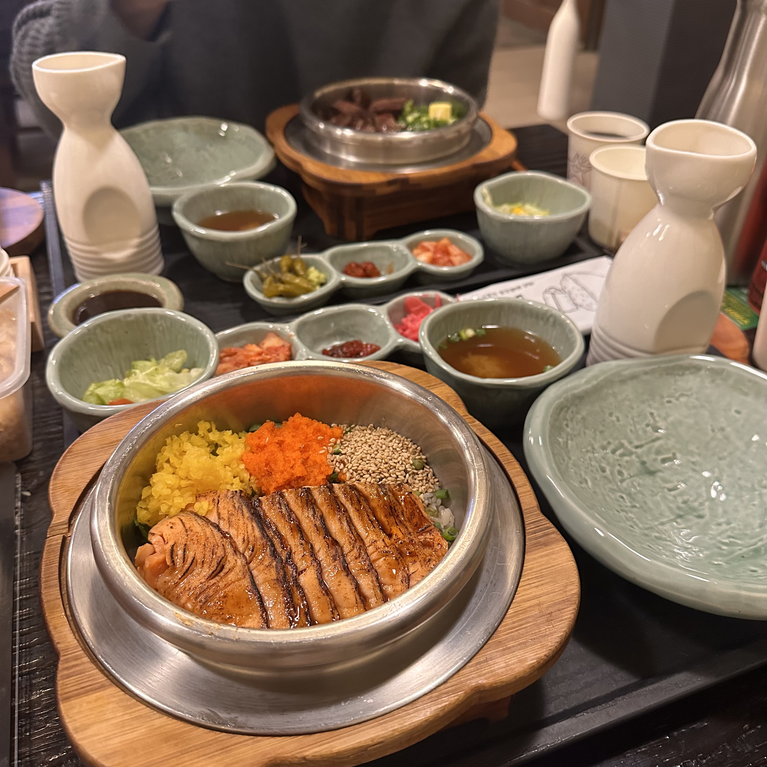 일주일전부터 연어솥밥이 너무 너무 먹고싶어서 솥밥집 찾다가 발견하구 주말에 남자친구랑 방문