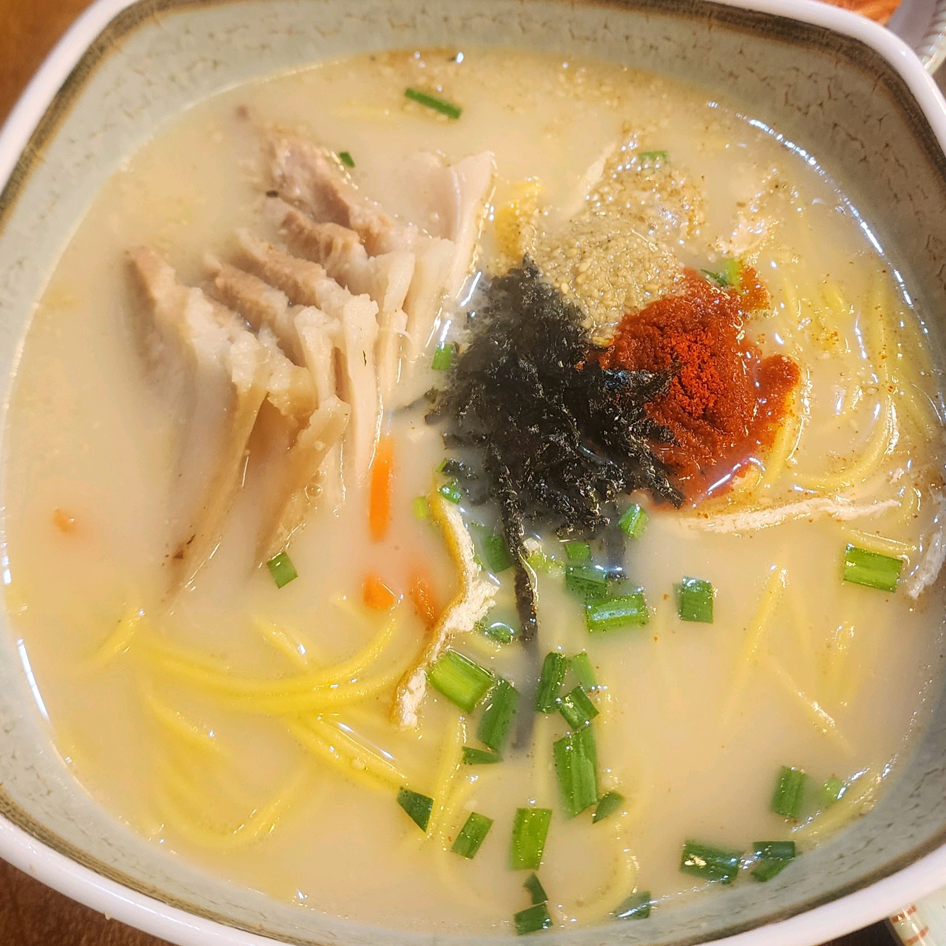 비도오고 따뜻한 국수 생각나서 왔는데 - 제주 맛집 국수만찬