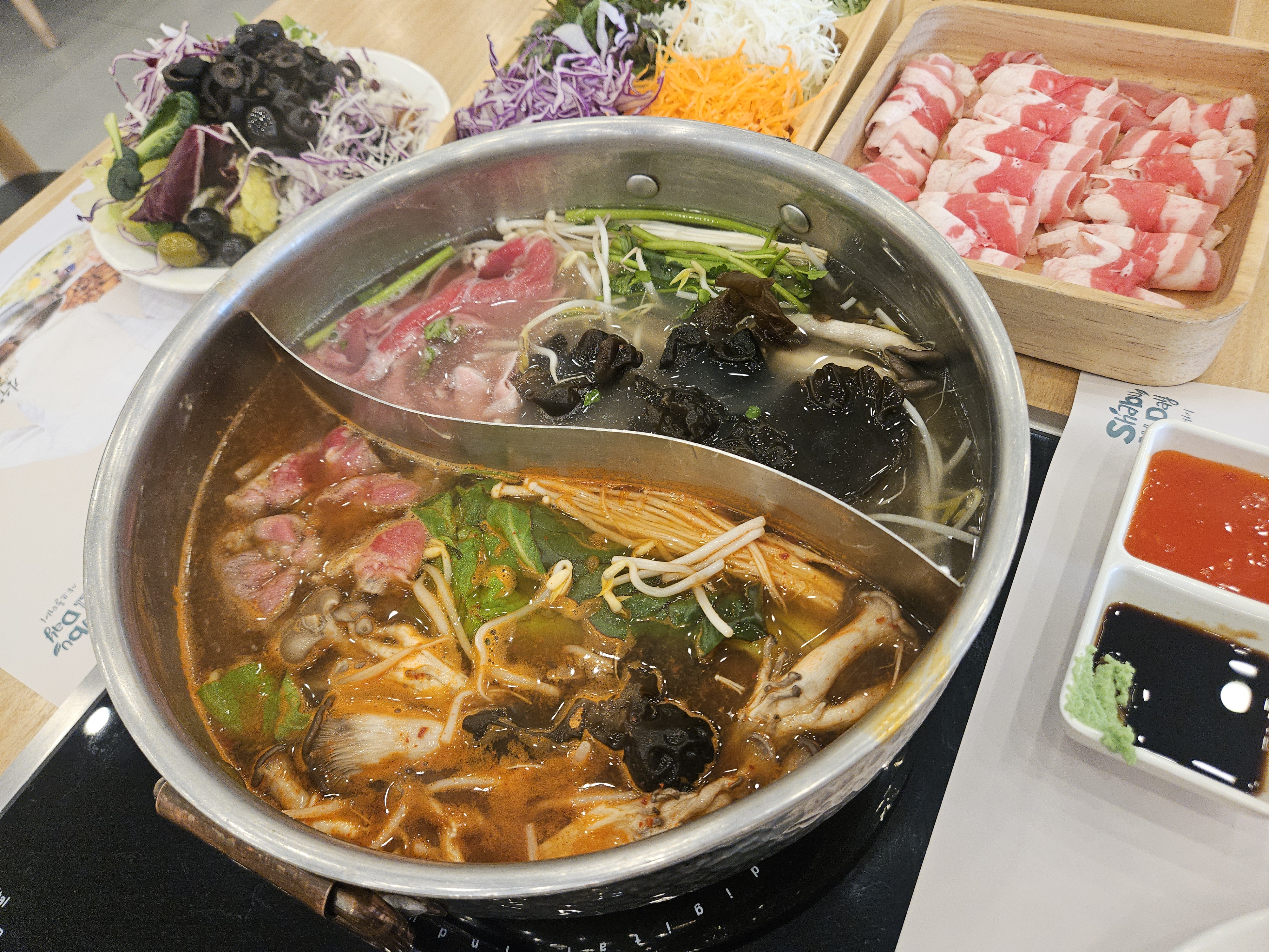 처음 방문했는데 직원분께서 친절히 설명해주시고, 음식들도 정갈하니 맛있어요! - 군산 수송동 맛집 샤브올데이 군산점