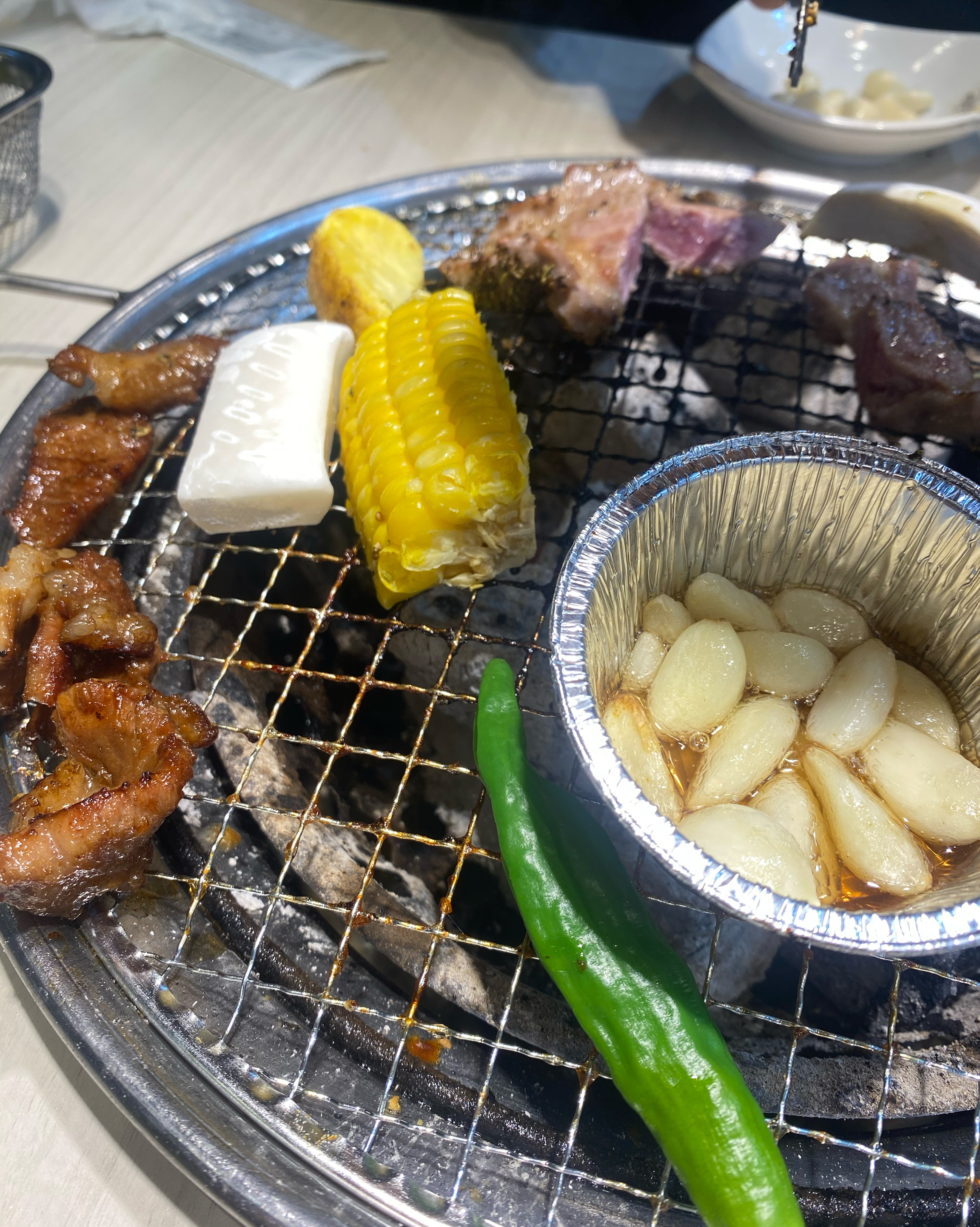 오랜만에 왔더니 새로운 메뉴가 여러게 생겼어요! 특히 샤브샤브가 생겨서 고기가 느끼할 때