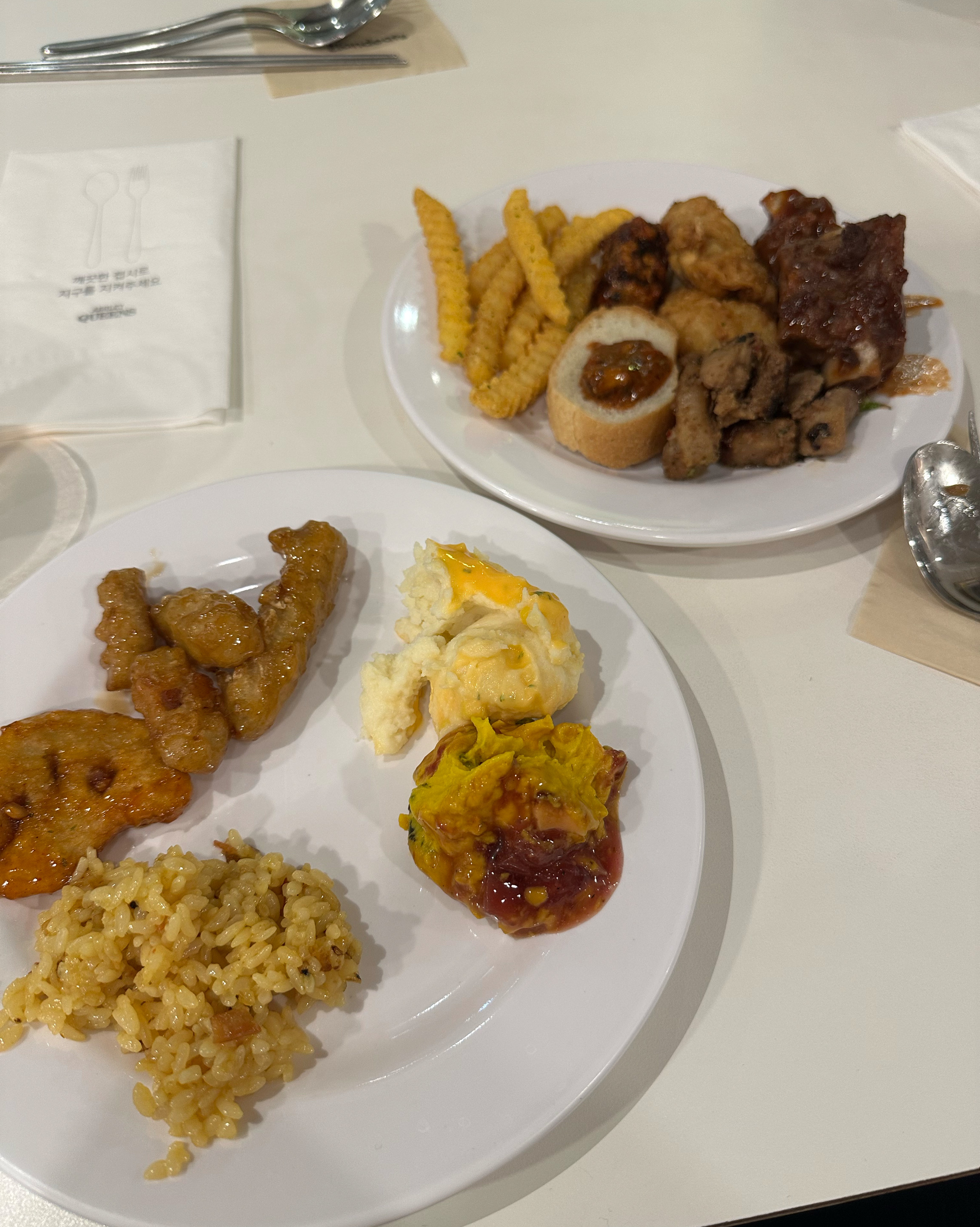 오랜만에 방문한 애슐리🤍 애슐리퀸즈로 바뀌고 메뉴도 다양해지고 맛있어요! 미리 예약하고 갔