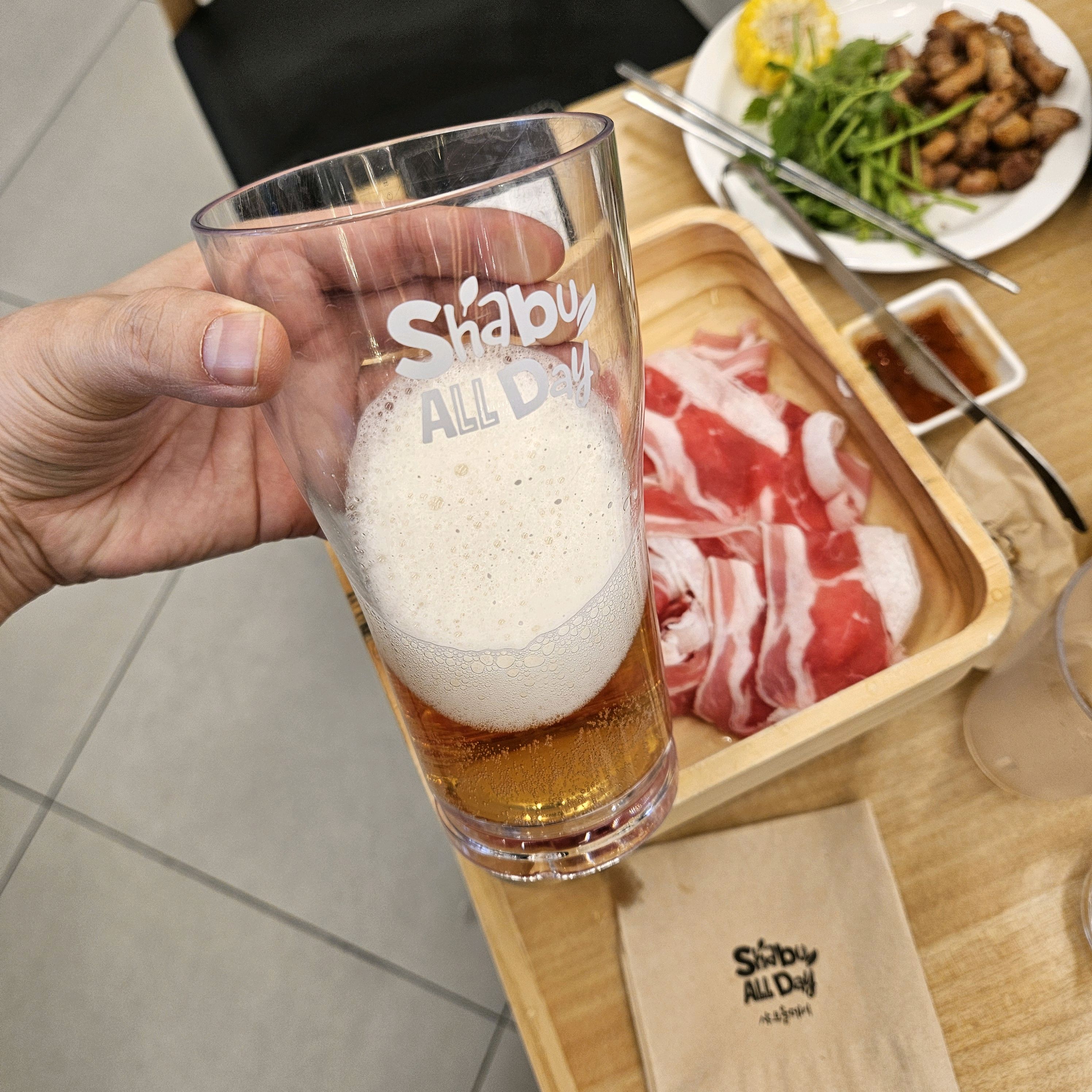 샤브샤브 랑 무한 생맥! 주말의 즐거움... 사이드 메뉴 칭찬합니다... 샤브없이 샐러드바