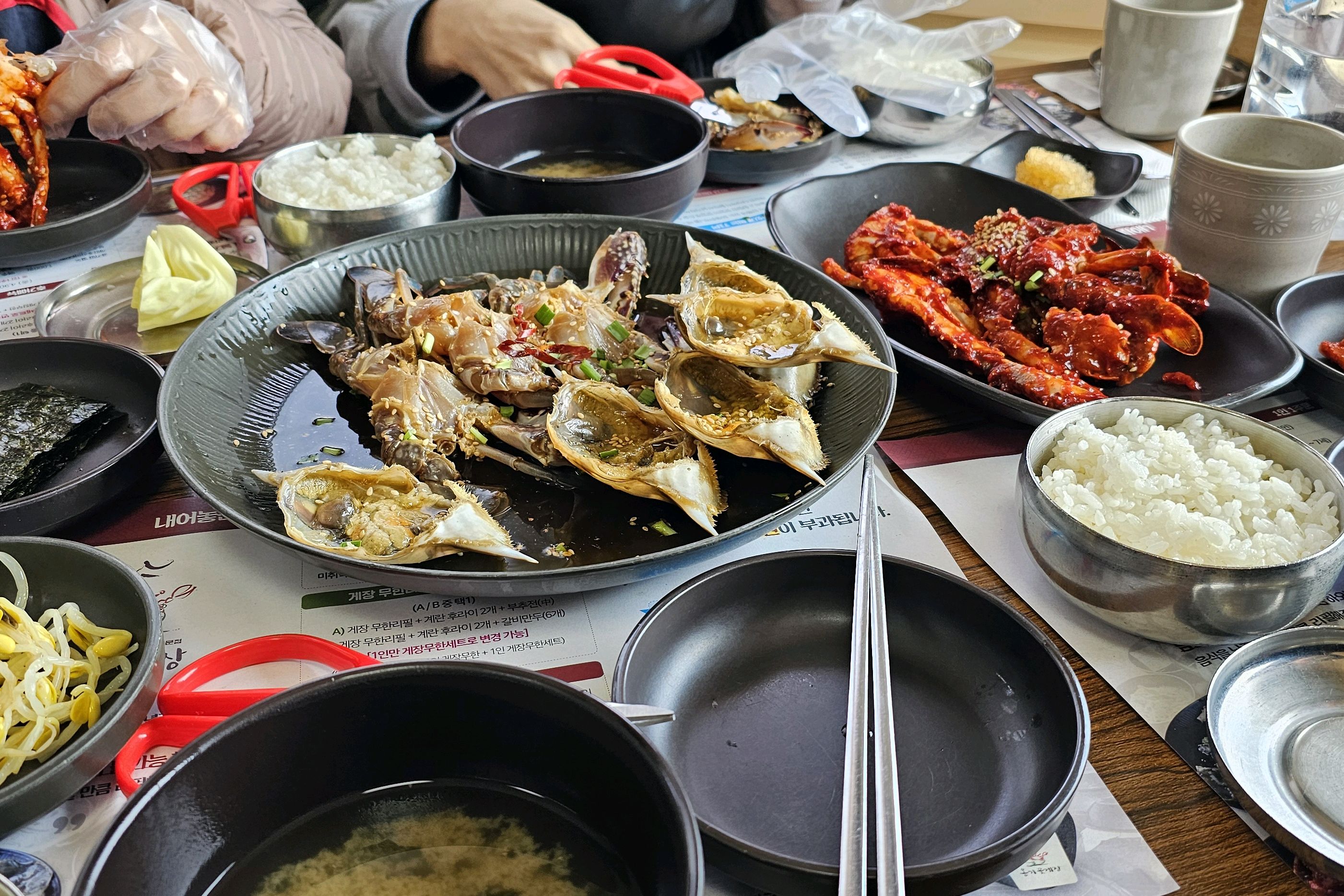 친구가 엄청 좋아해서 가봤어요 무한리필 시켰는데 진짜 아무리 시켜도 즉시 리필 해주세요 - 인천 맛집 옹기꽃게장