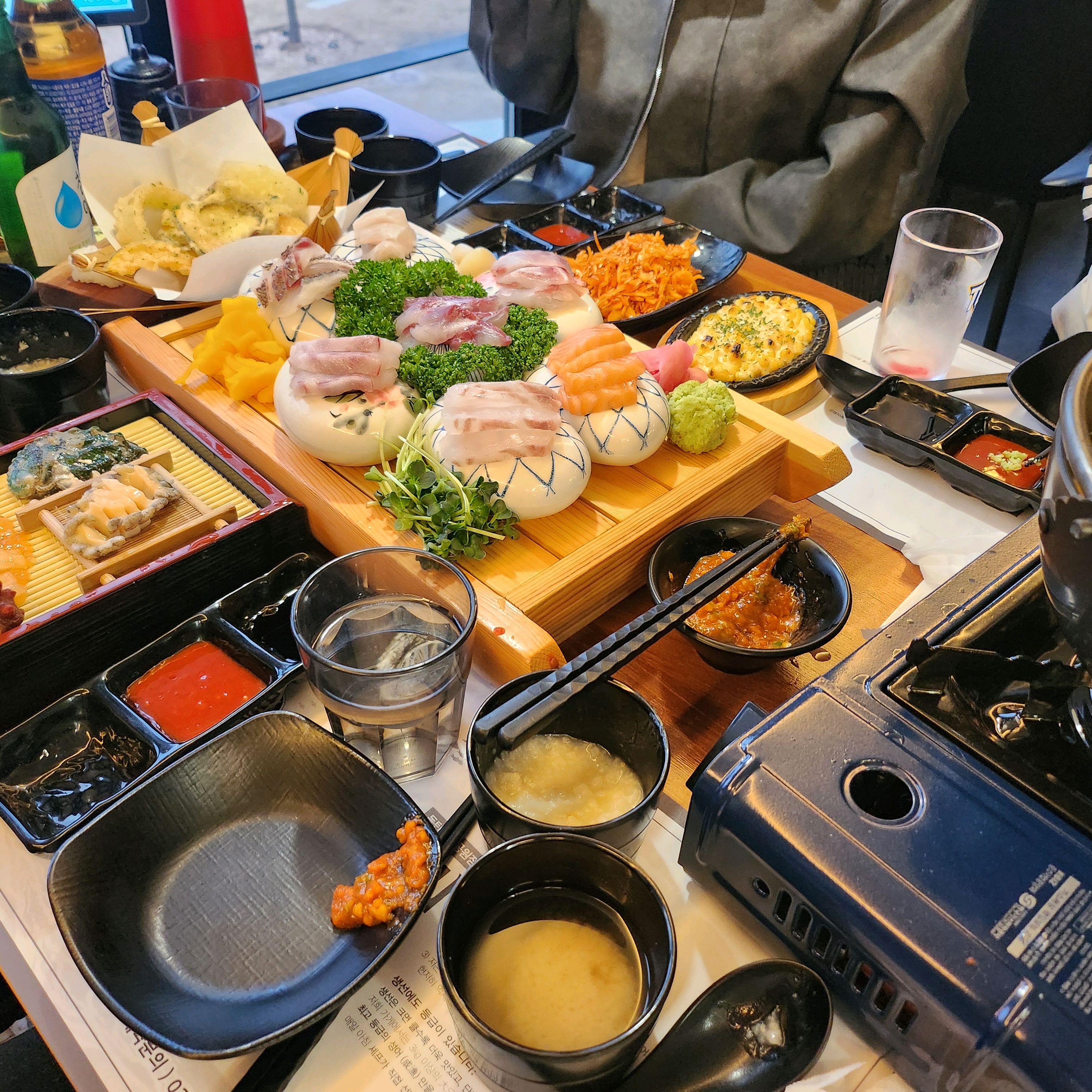 회도맛있고 싯기도 샹각보다 잘나와요. 먹을것도 많고 좋습니다. 맛있었어요. 다음 모임에 또