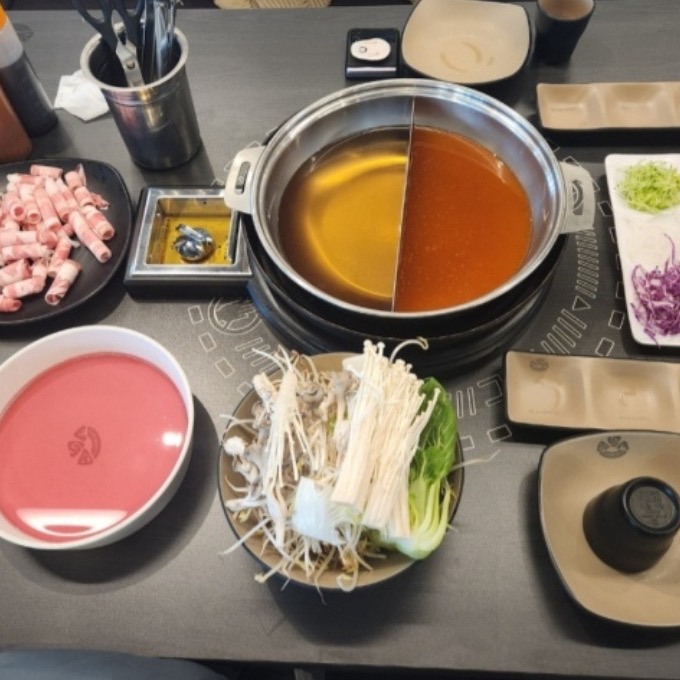 샤브샤브가 땡겨서 다녀왔어요 ㅎㅎ 월남쌈도 먹을 수 있고 샐러드바에서 가저다 먹으면 되어욤