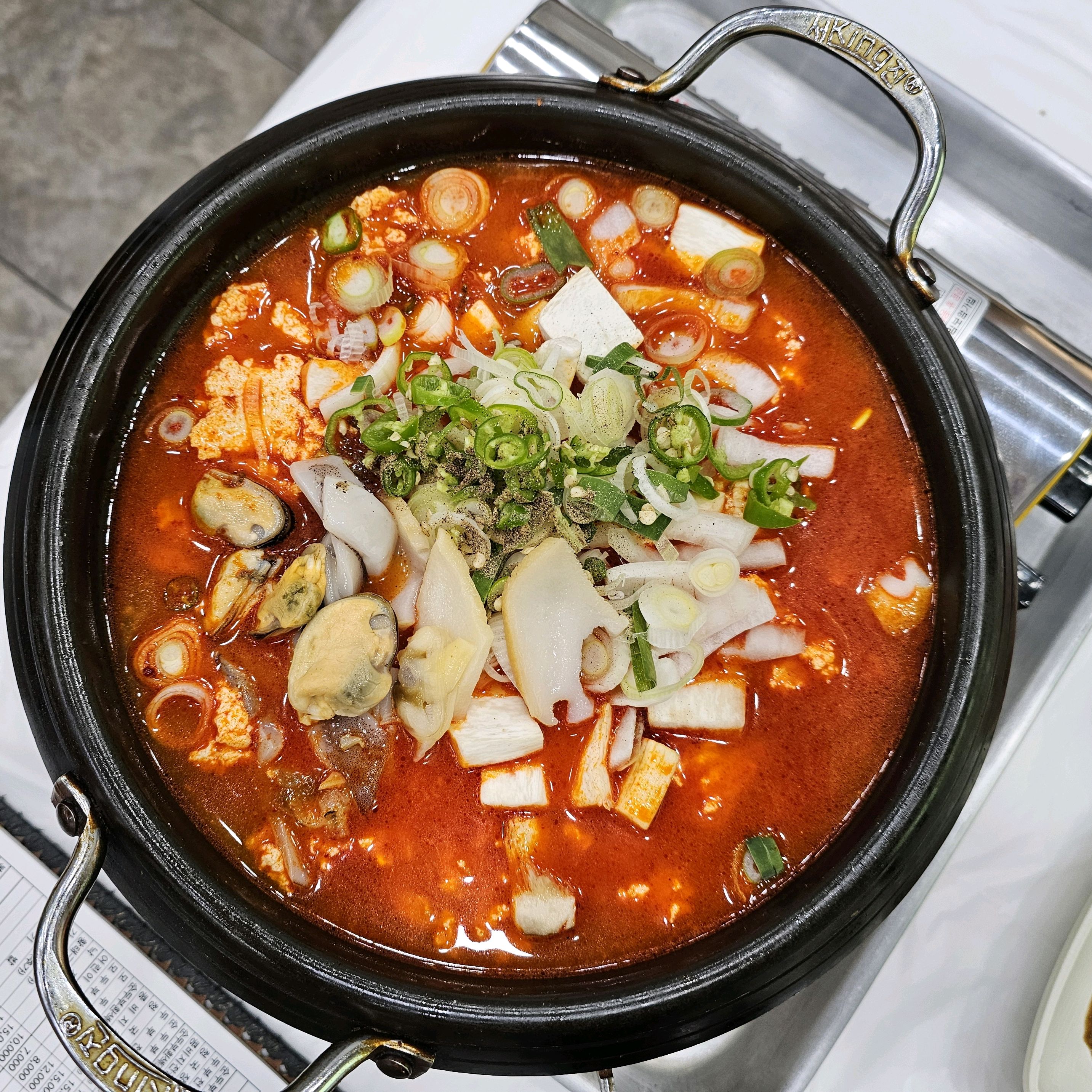 친절하고, 매장과 주차장이 넓어요. - 경포대 맛집 차현희순두부청국장