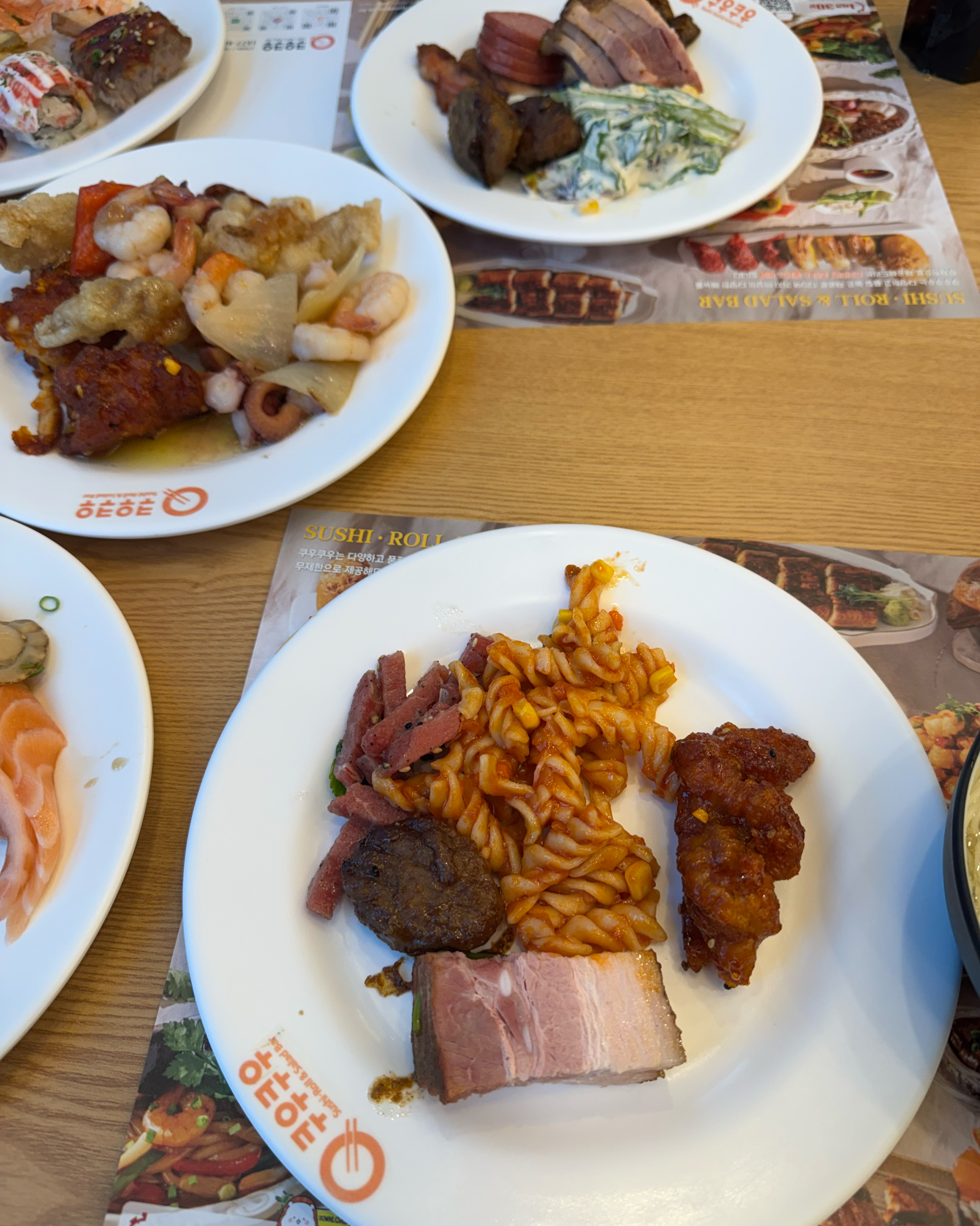 오랜만에 가족들끼리 와서 쿠우쿠우에서 먹고 했었는데요 ~~ 넘넘 맛있어요😊😊!!!! 언제나
