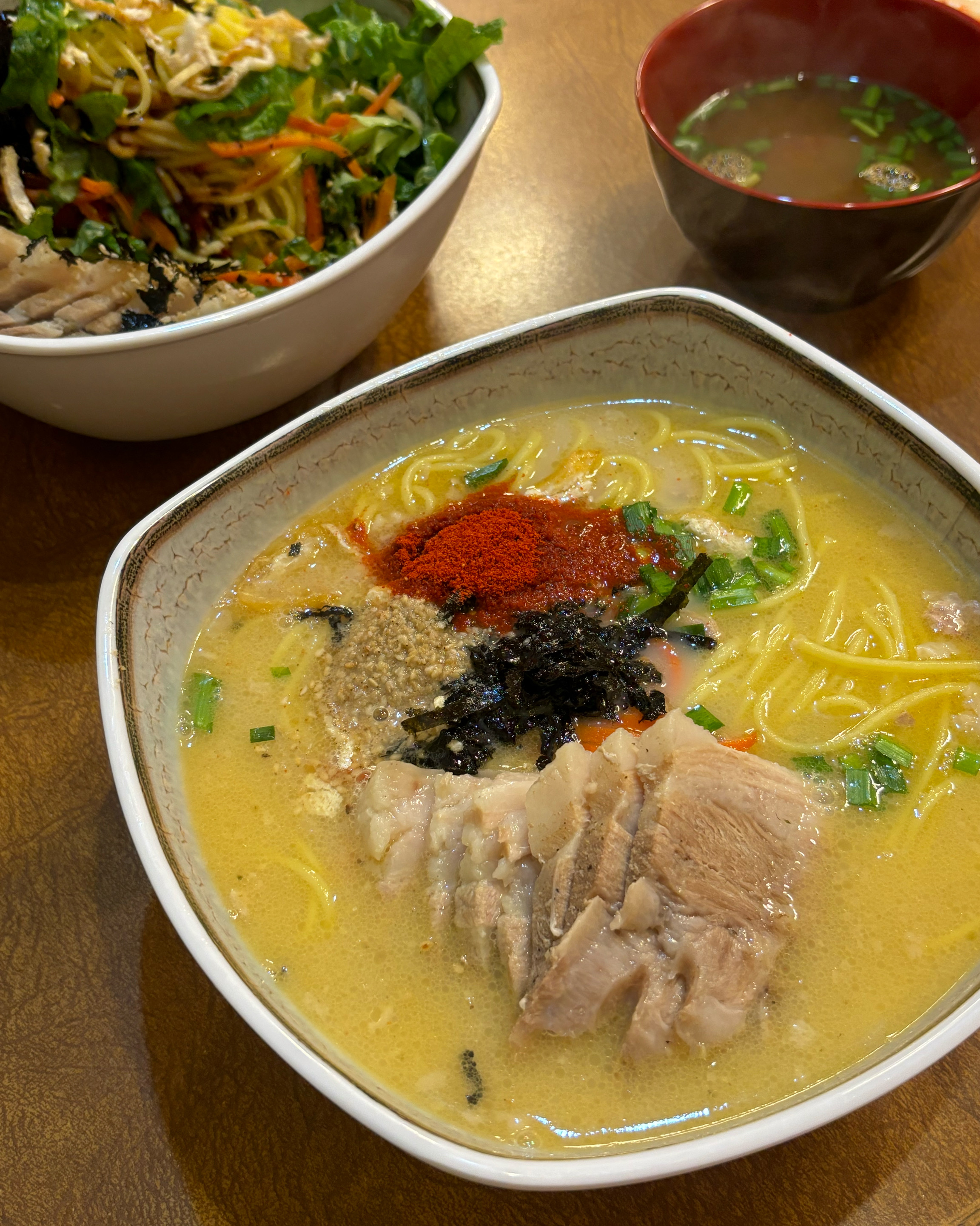 유명한 국수만찬 ! 웨이팅은 꽤 금방 빠지고 개인적으로 비빔국수는 자매국수가 더 나은 거