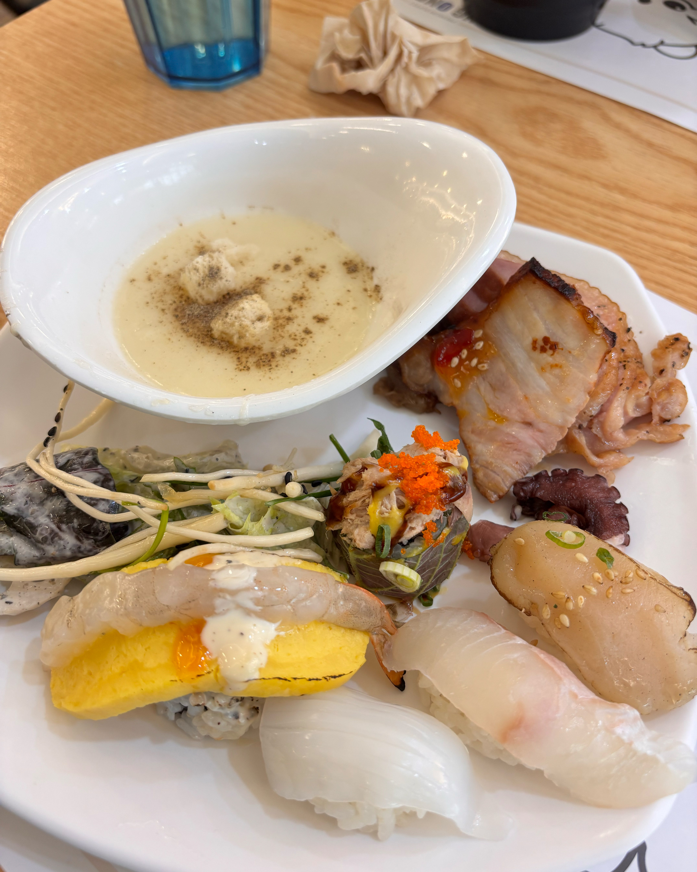 발산역에 이렇게 맛있는 초밥뷔페가 있다니 충격이에요..다른것보다 회랑 초밥이 종류가 어마어