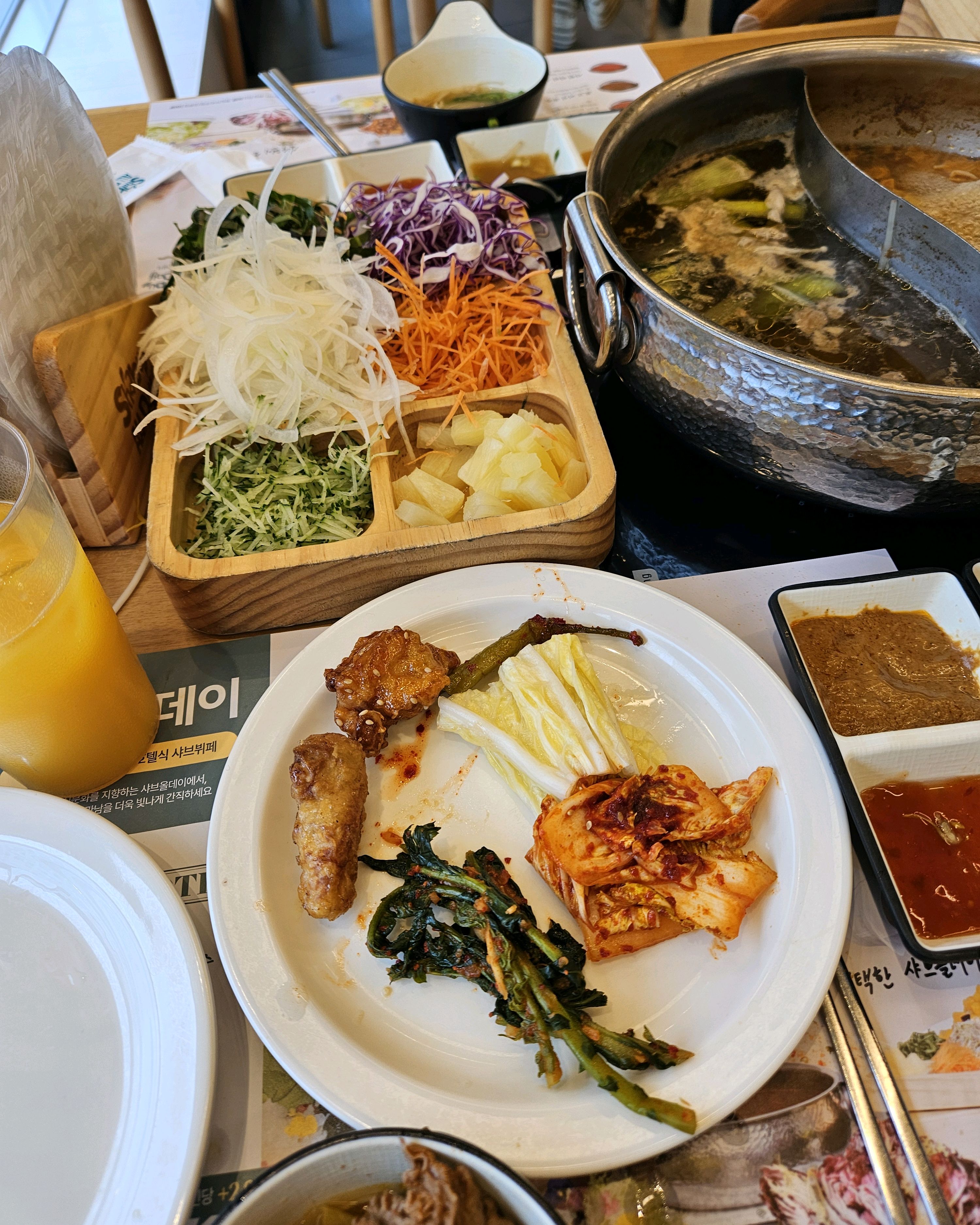 고기도 여러종류라서 골라 먹을 수 있고 좋아요. - 운양동 맛집 샤브올데이 김포운양점