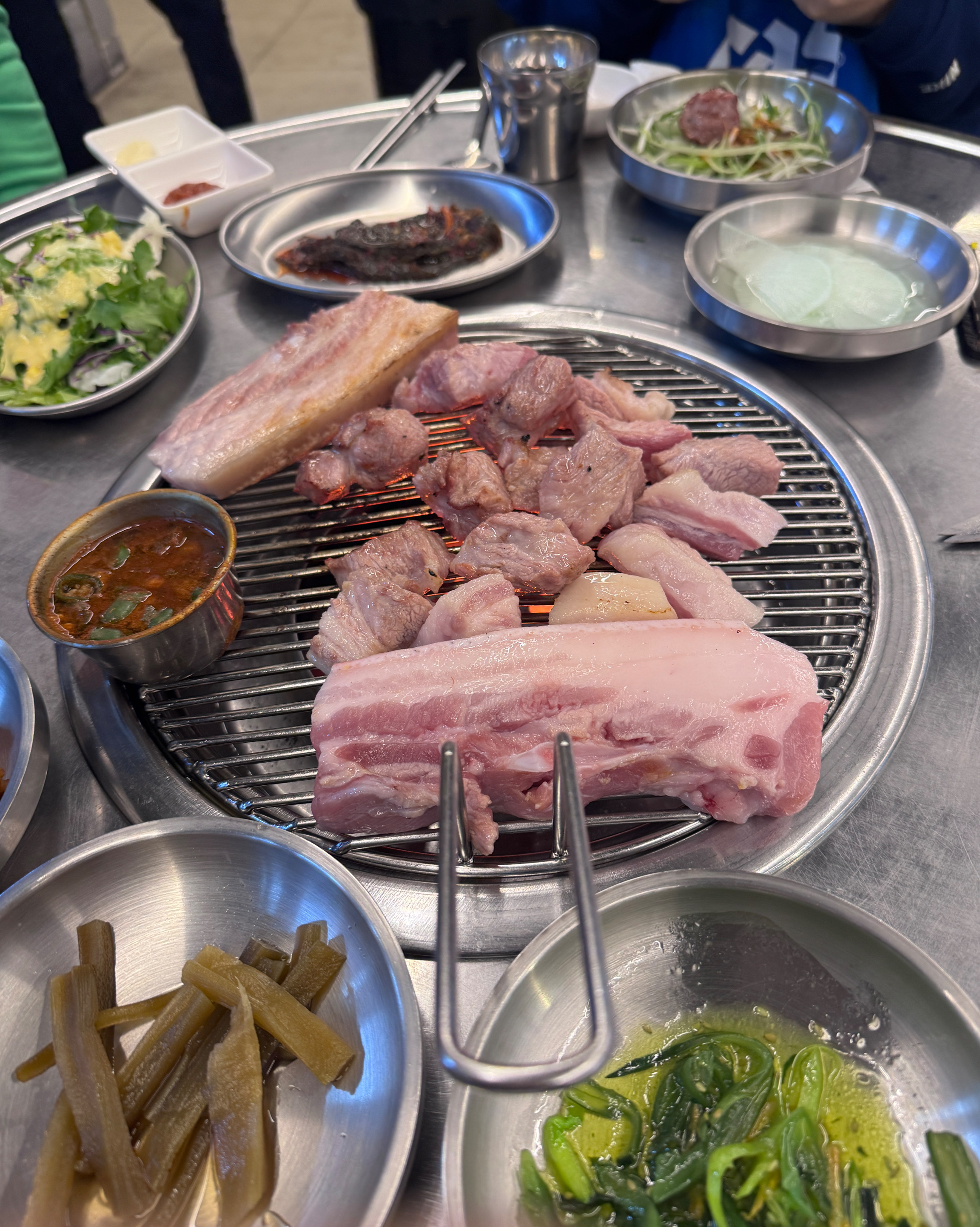 직접구워주시고 고기도 너무 맛있어요~ 강추입니다 3번 4번 가세요~ - 천호동 맛집 돈사돈 강동직영점