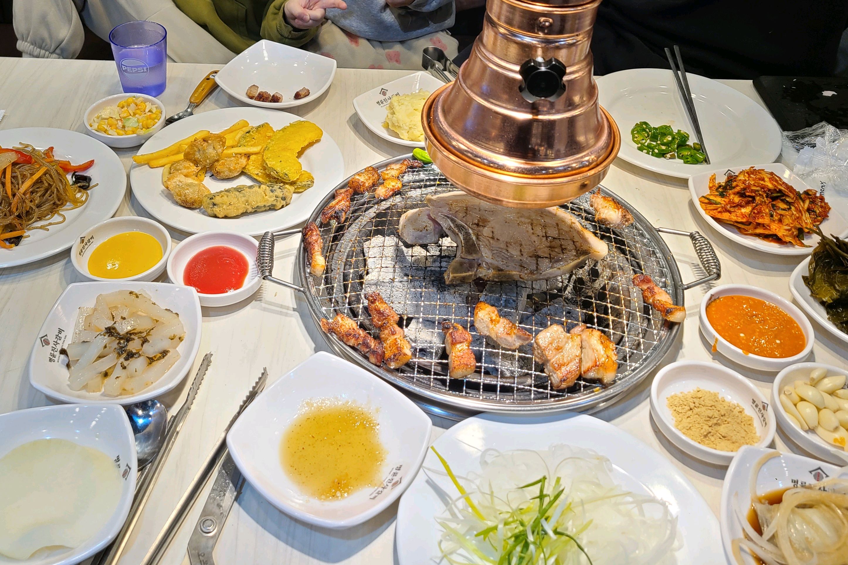 처음 가봤는데, 종류도 다양하고 곁들임 찬들도 신선?해서 맛있게 잘 먹었습니다!!! 주말이