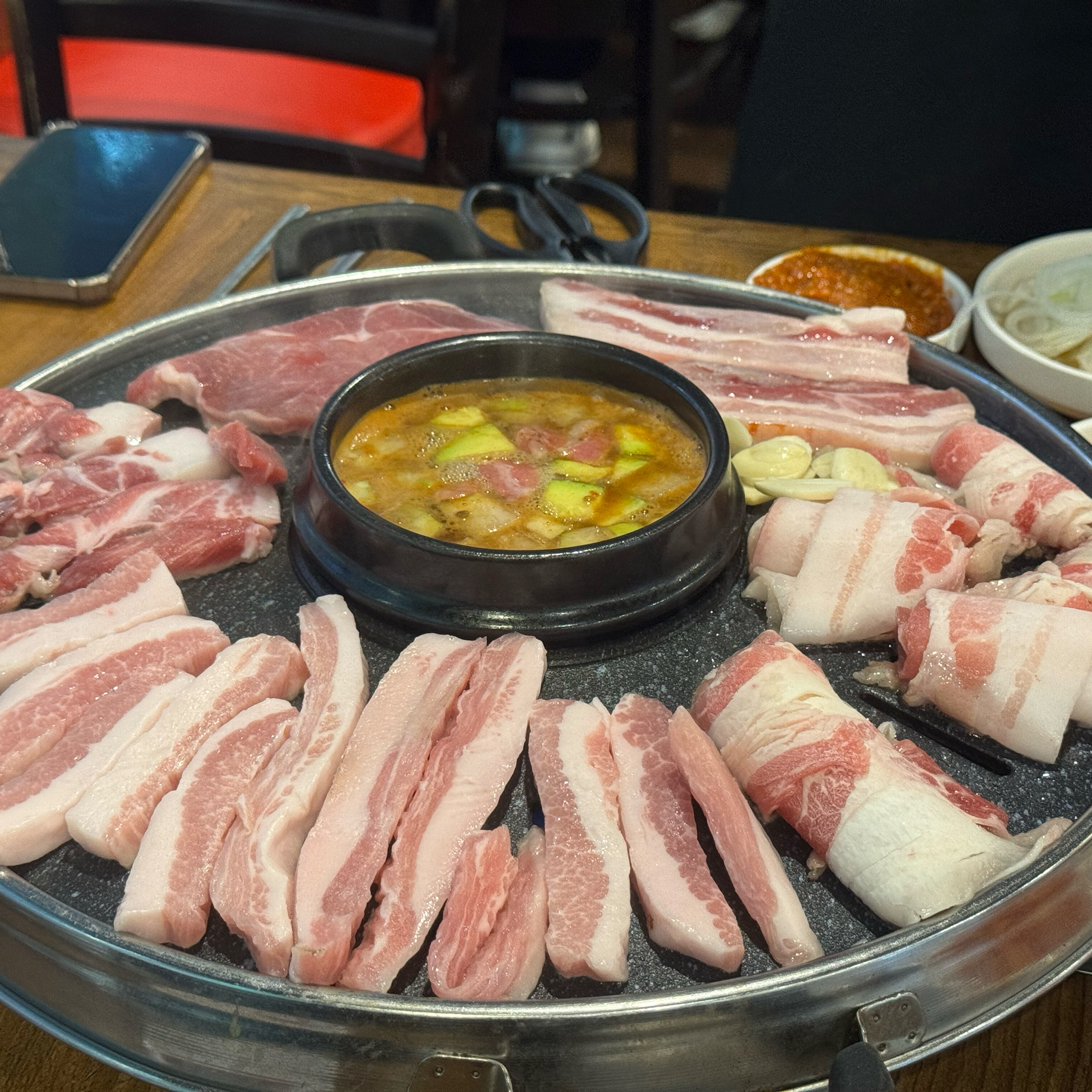 천안 불당동에서 삼겹살과 소고기 무한리필을 즐길 수 있는 생고기제작소 불당점 🥩✨ - 불당동 맛집 생고기제작소 불당점