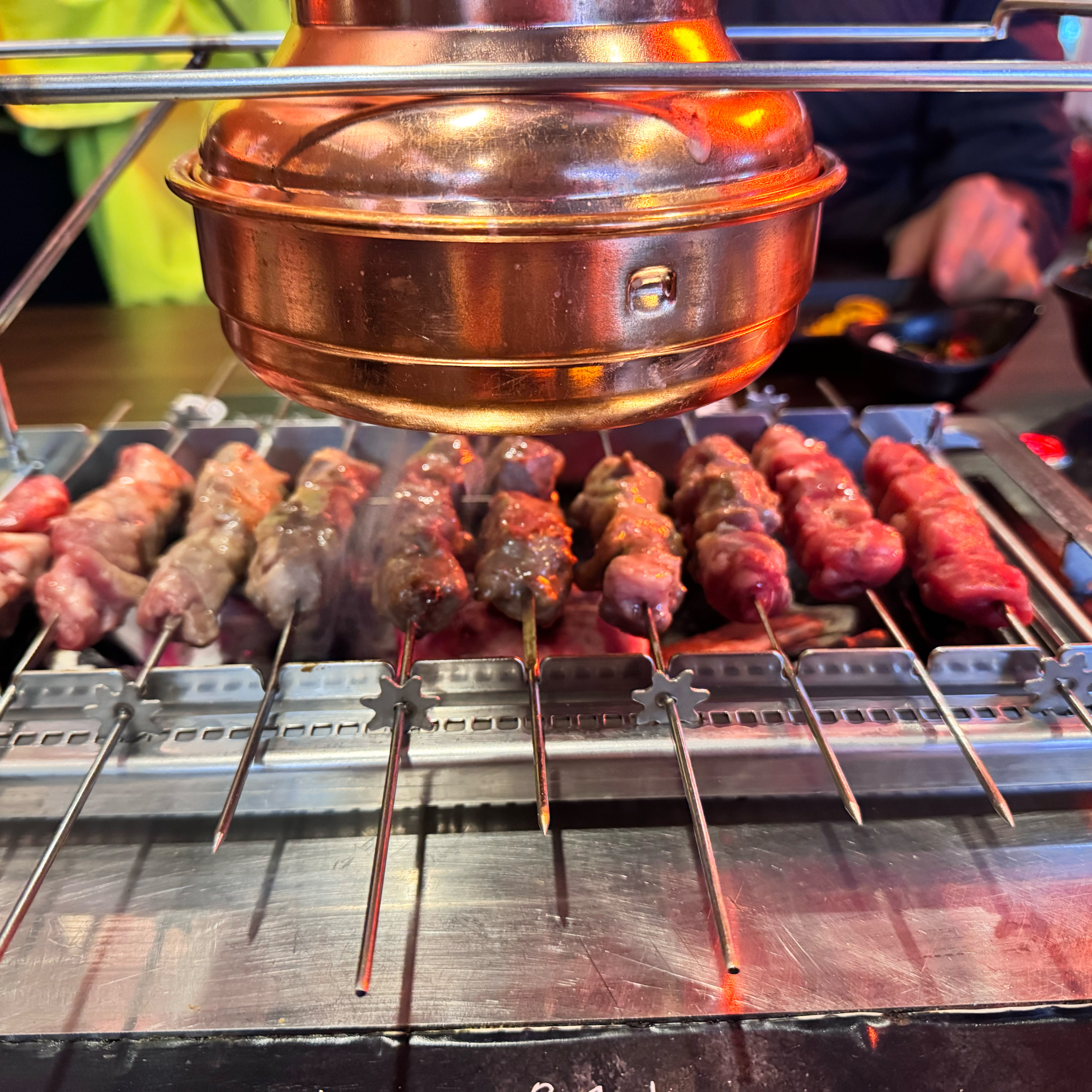 양꼬치 진짜 맛있어요!! 고기도 크고 부드럽고 잡내도 없어요! 천호동에서 먹은 양꼬치 중에