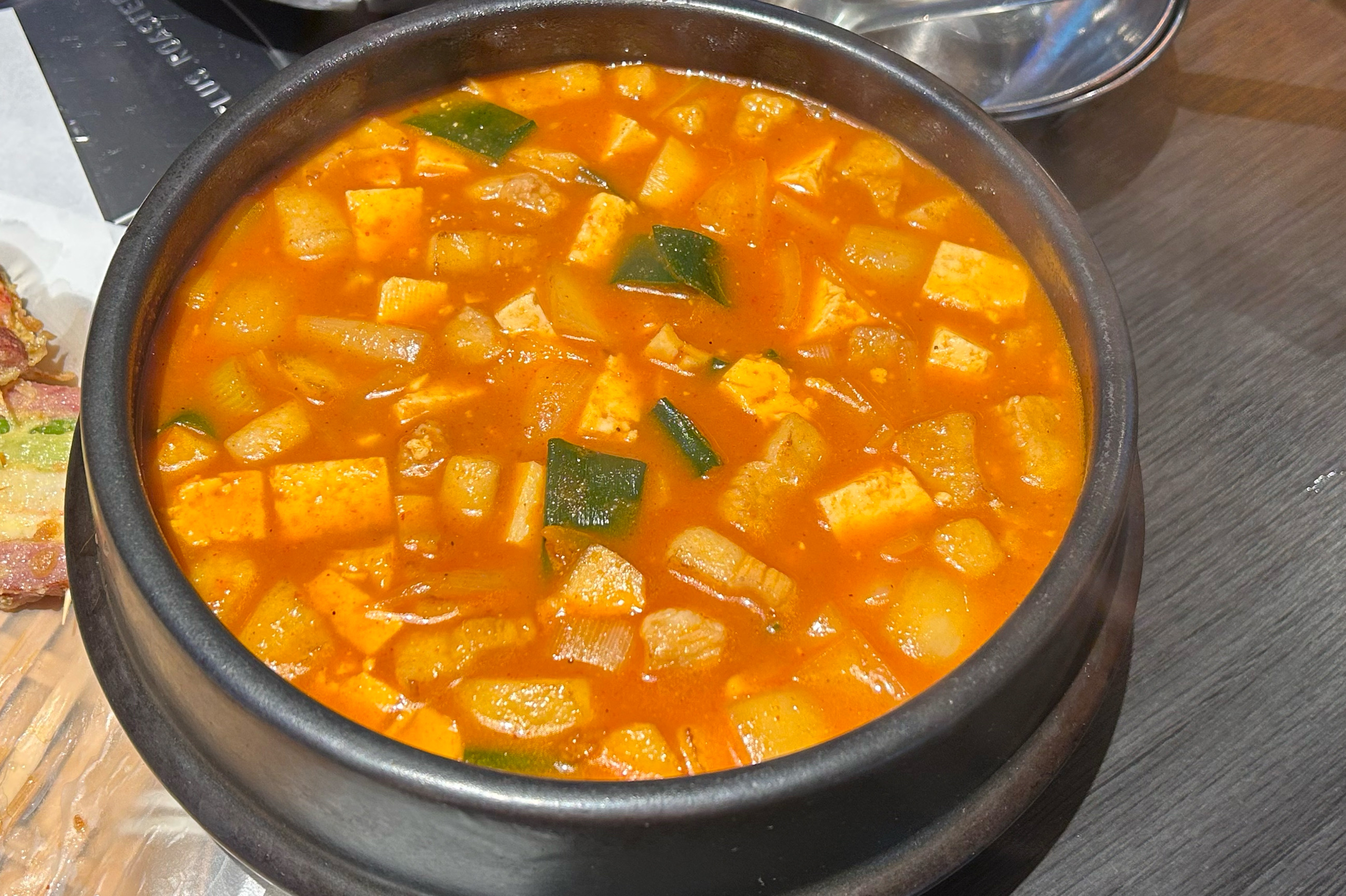 기본 반찬 트러플오일과 어우러진 새송이 구이도 맛있고 콩나물무침도 예술인데 입에서살살녹는