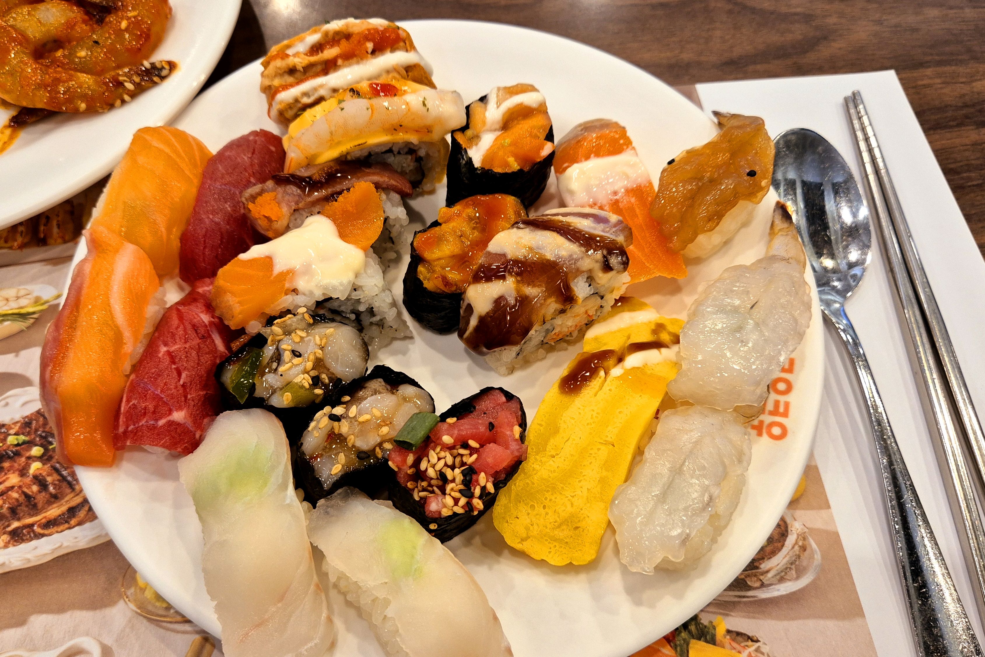초밥이랑 롤 먹고싶어서 왔어요. - 세종 나성동 맛집 추천 쿠우쿠우 세종점