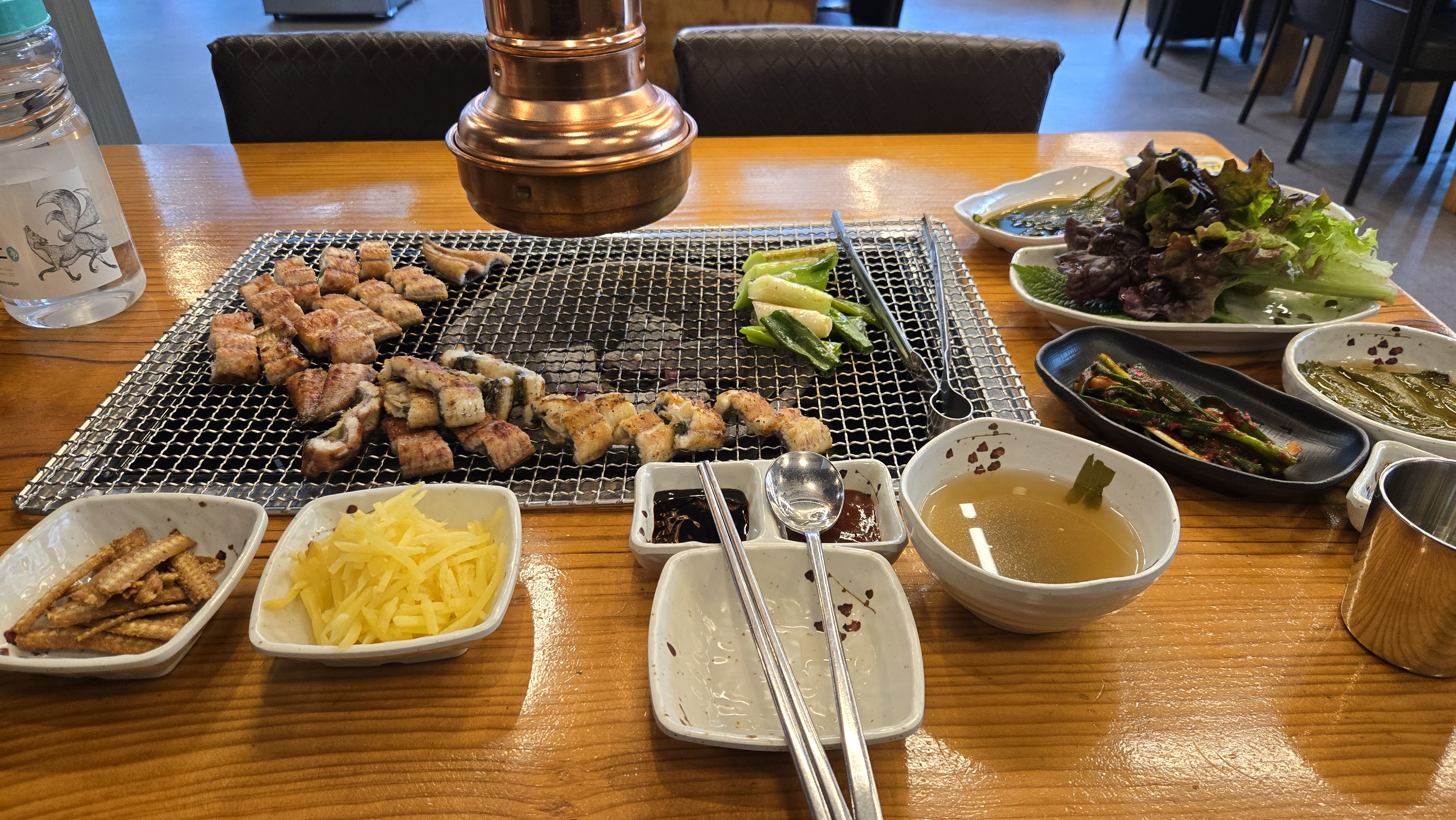 장어뼈랑 장어가 진짜 미친듯이 먹고 싶어서 혼자 솔플하러 갔는데 사장님분들 진짜 넘 친절하