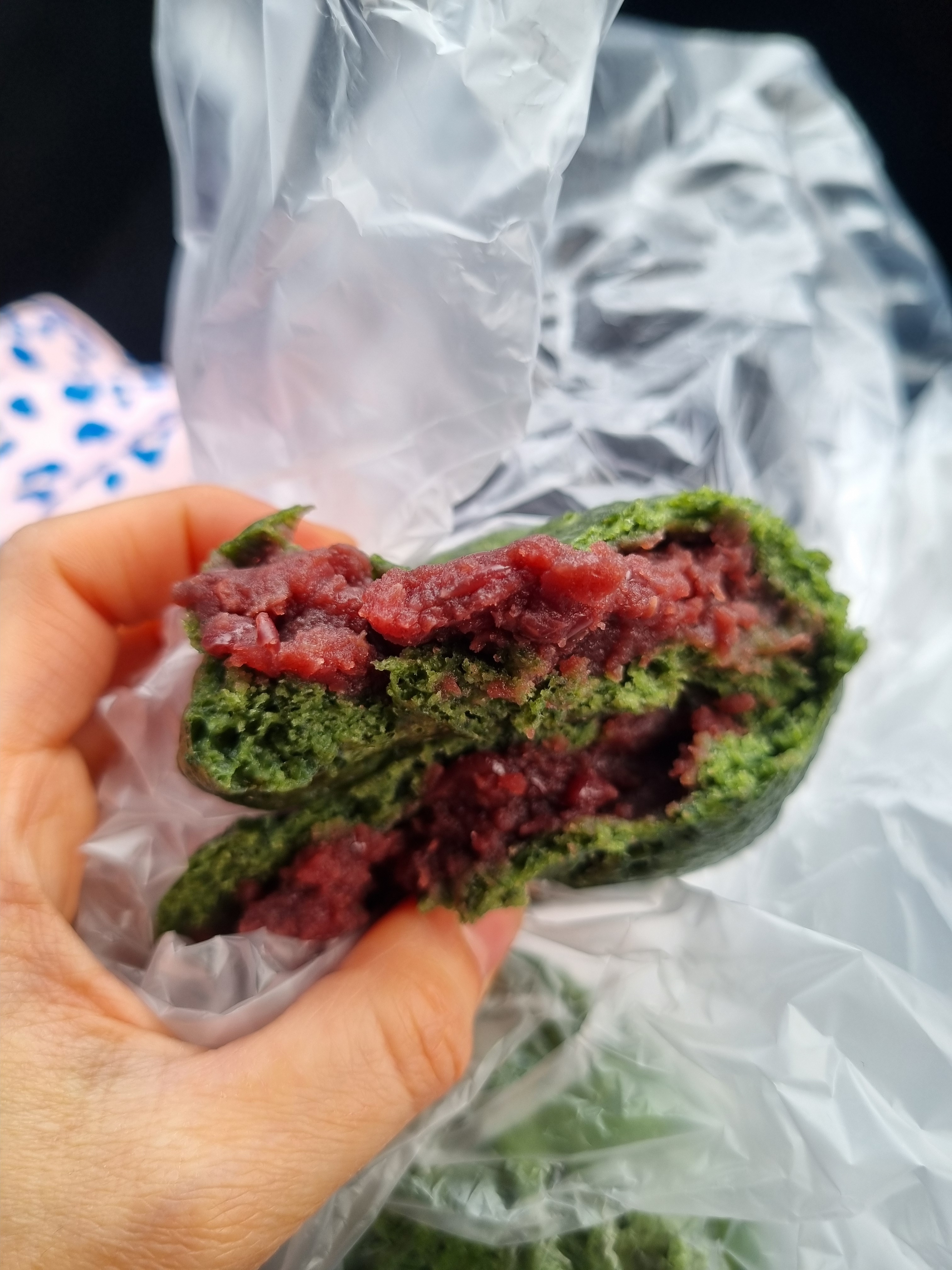 이거 맛있어요!!! - 제주 맛집 제주명품쑥보리빵