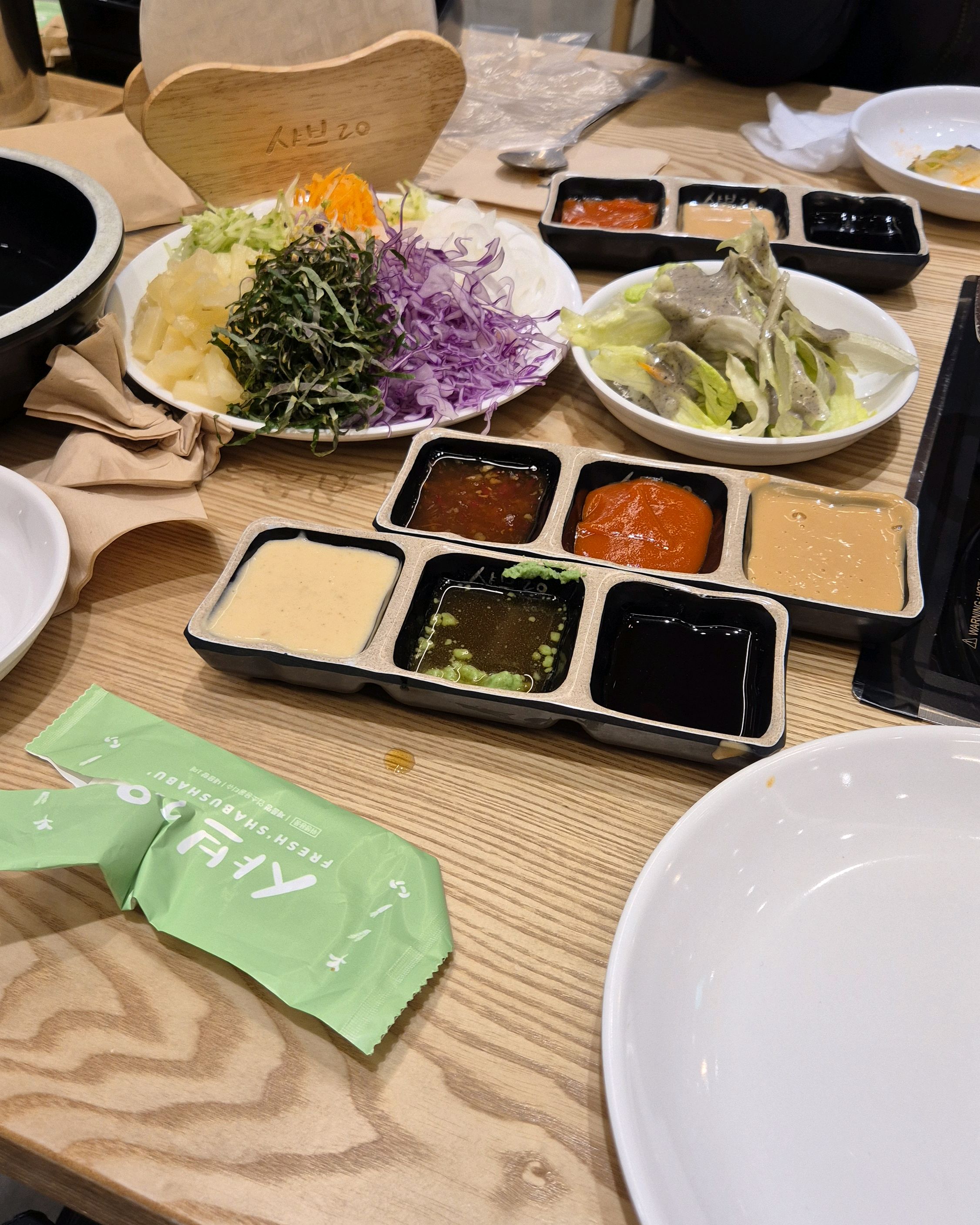음식이 신선하고 깨끗하고 뷔페에 그릇이 안깨끗한곳이 많은데 식기들이 깨끗해요. 직원분들도