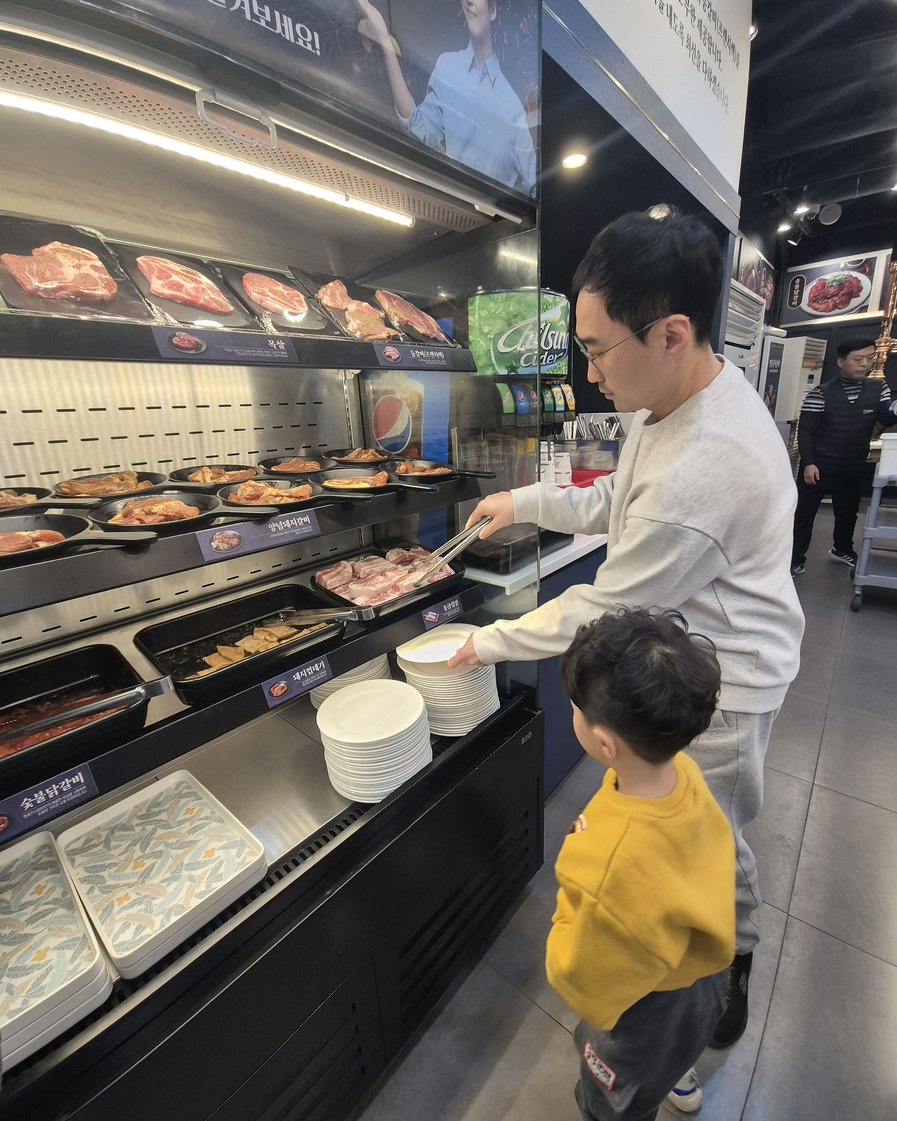 다양한 고기를 직접 선택하고 무제한으로 먹을수 있어서 좋았습니다. 고기맛은 당연히 맛있었구