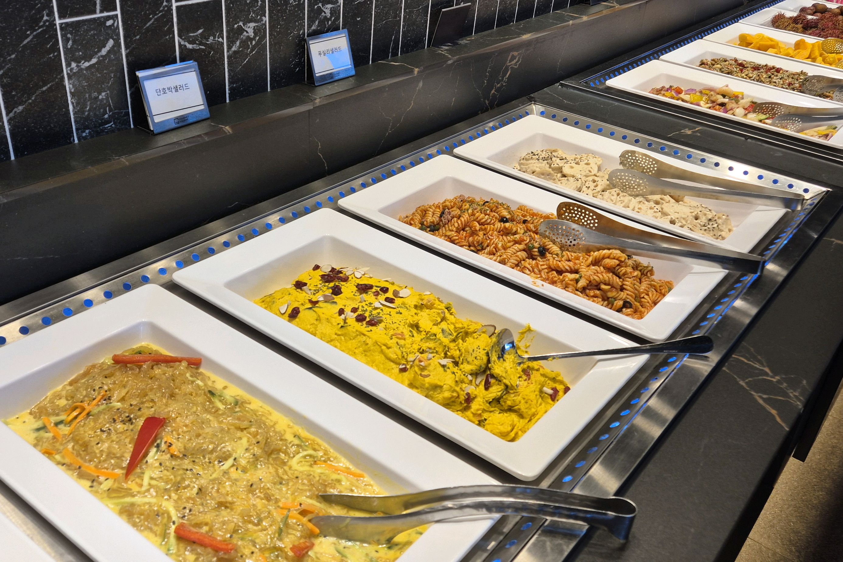 회, 초밥, 샐러드류가 맛이 있지만, 다른 건 그닥.. - 루원시티 맛집 고메스퀘어 루원시티점
