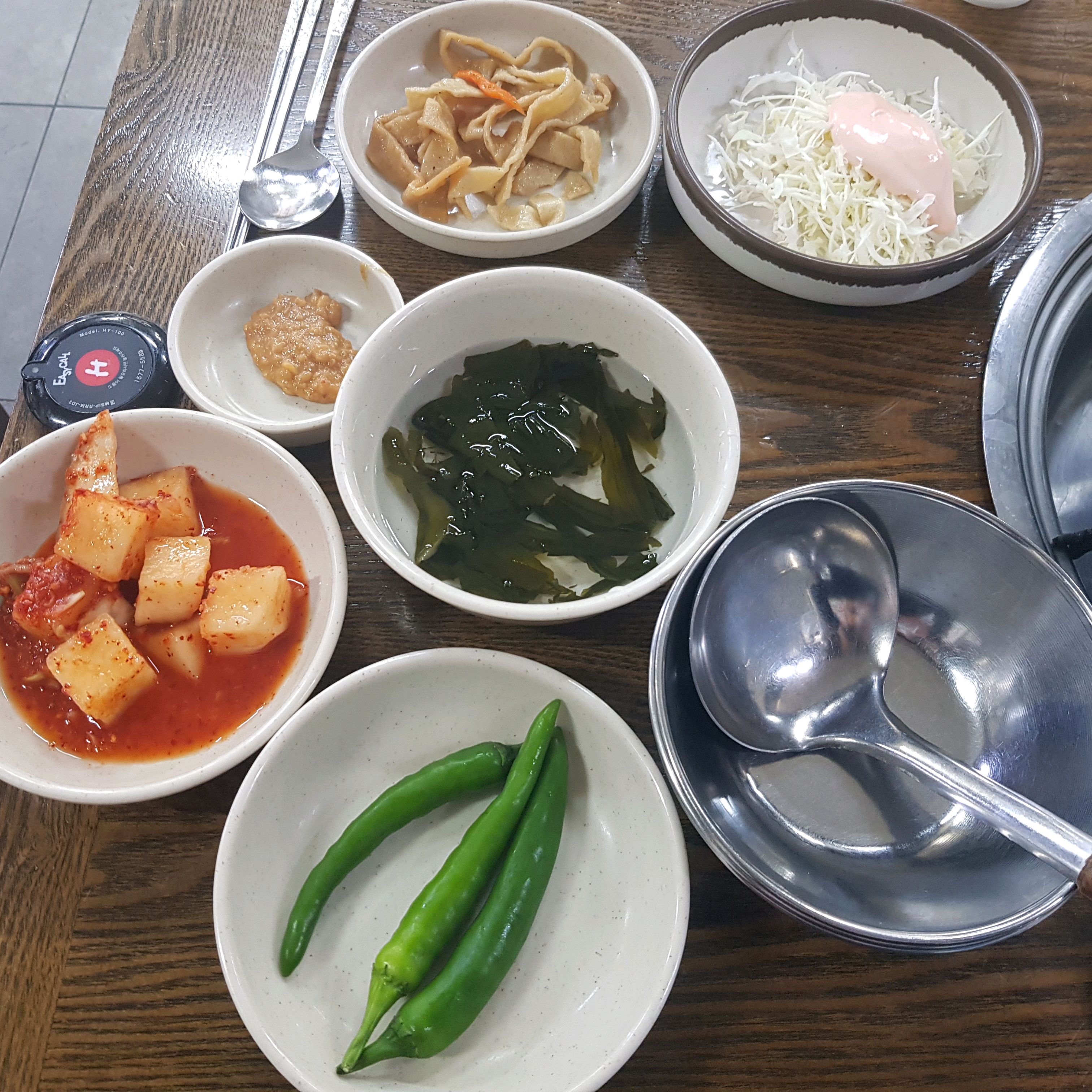 콩비지가 특이해서 가끔 먹으러 가는곳. 국물을 남기기가 참 아깝네요. 담엔 그릇 들고가서