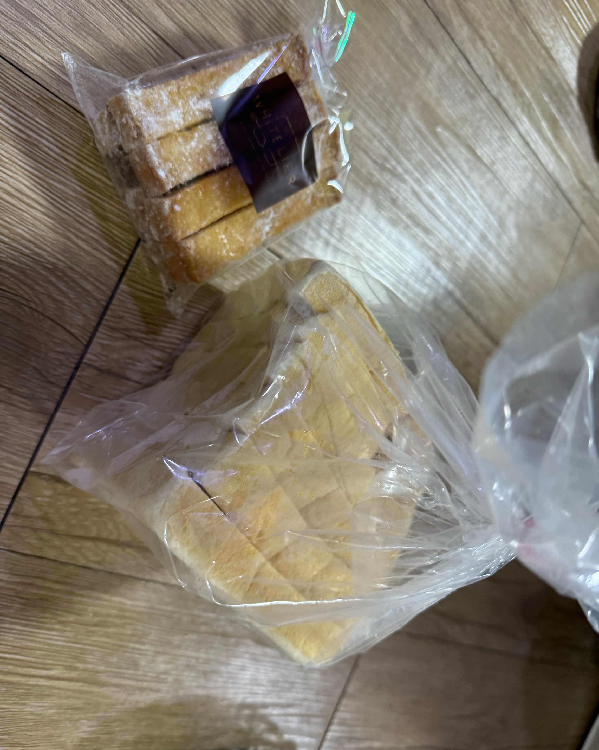 식빵맛집 러스크맛없는집 눅눅하고 습하고 냐가 먹은 러스크중에 별로였어요 ㅠㅡㅜ 빵이나 사렵