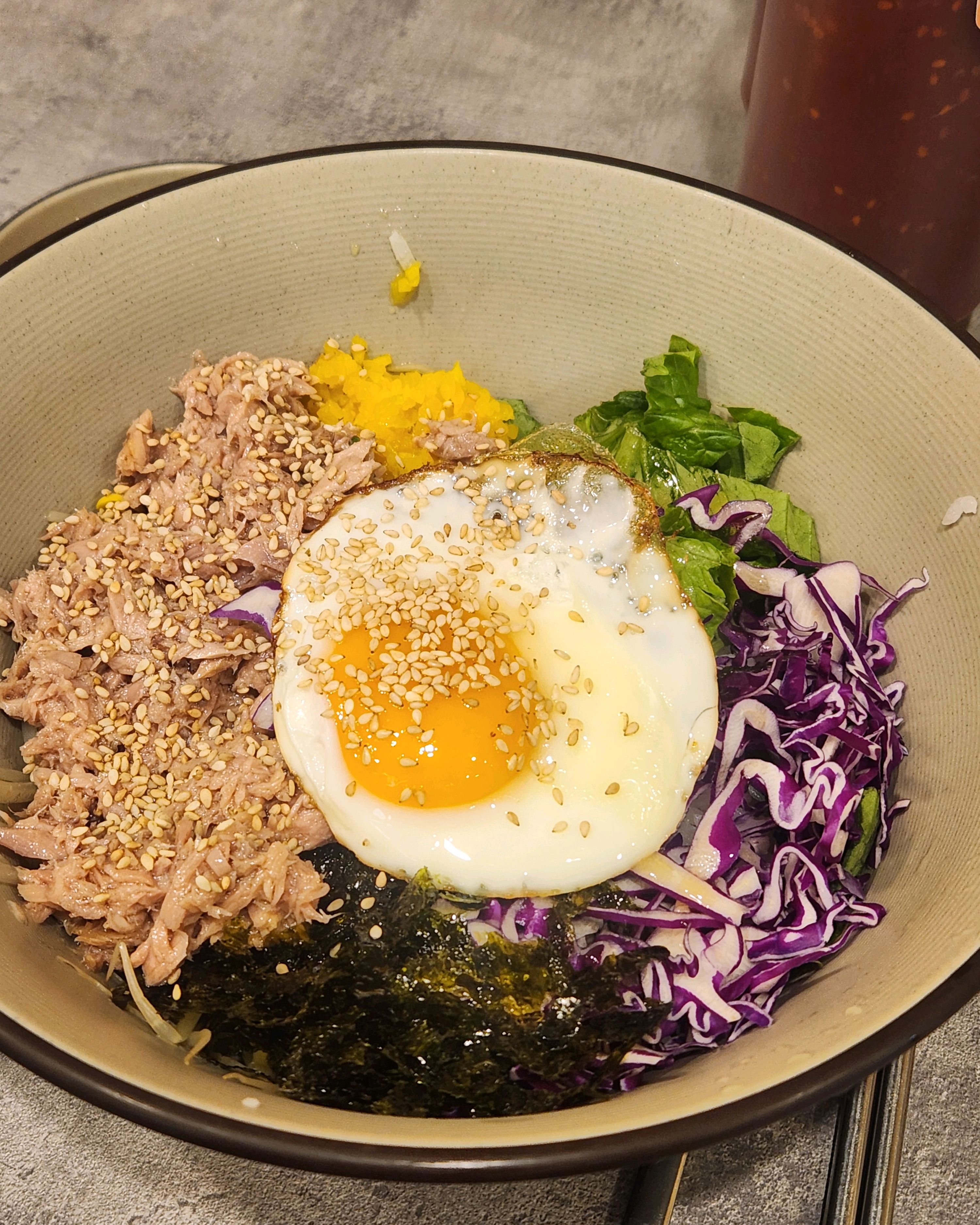 금요일 월요일 연속 방문중이에요 역시 비빔밥 밥집 맛집은 다르네요 돌솥비빔밥도있어서 메뉴가