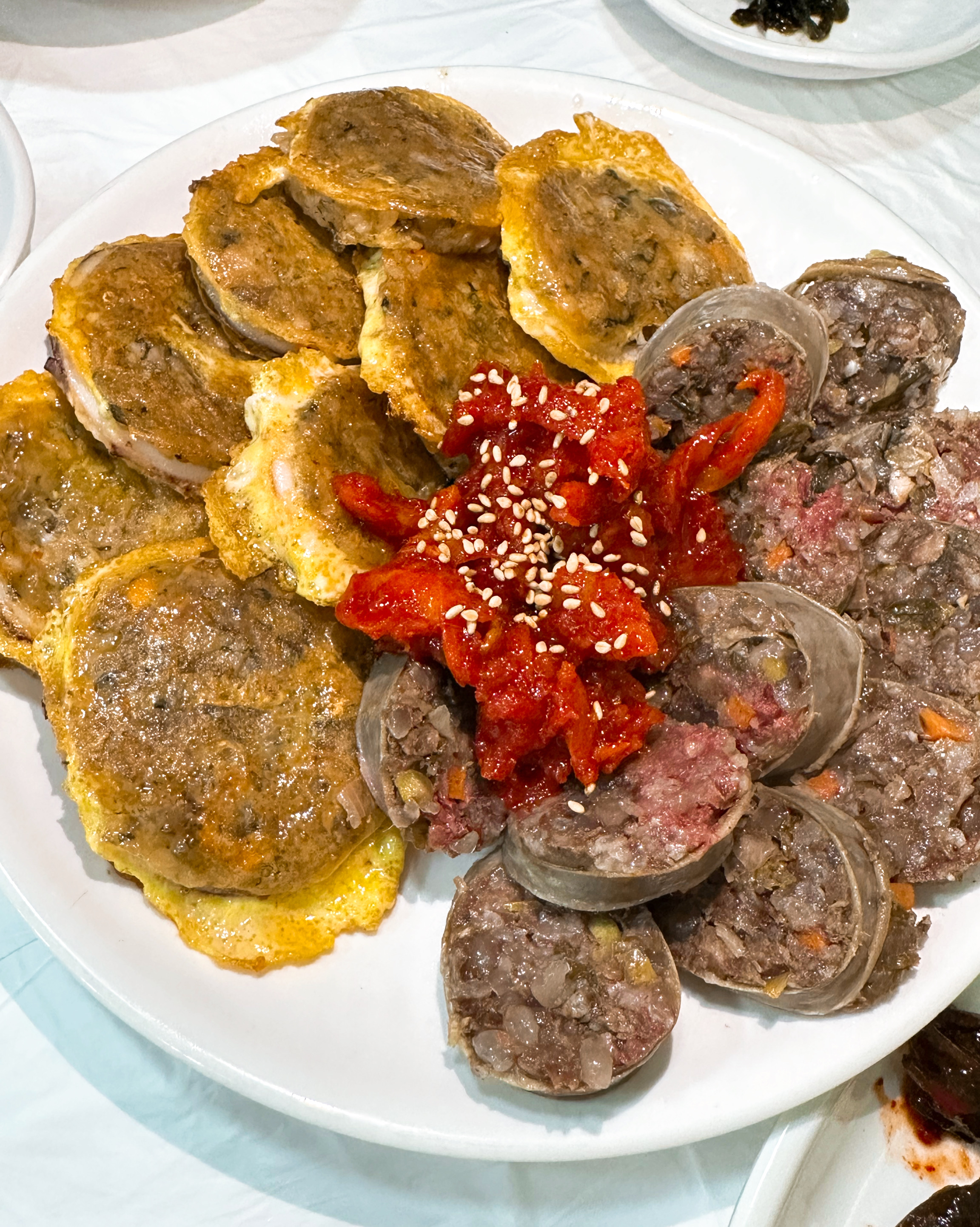 속초 아바이마을에서 발견한 숨은 맛집 ‘고원’에 다녀왔어요! 😊
전통적인 외관과 아늑한 인